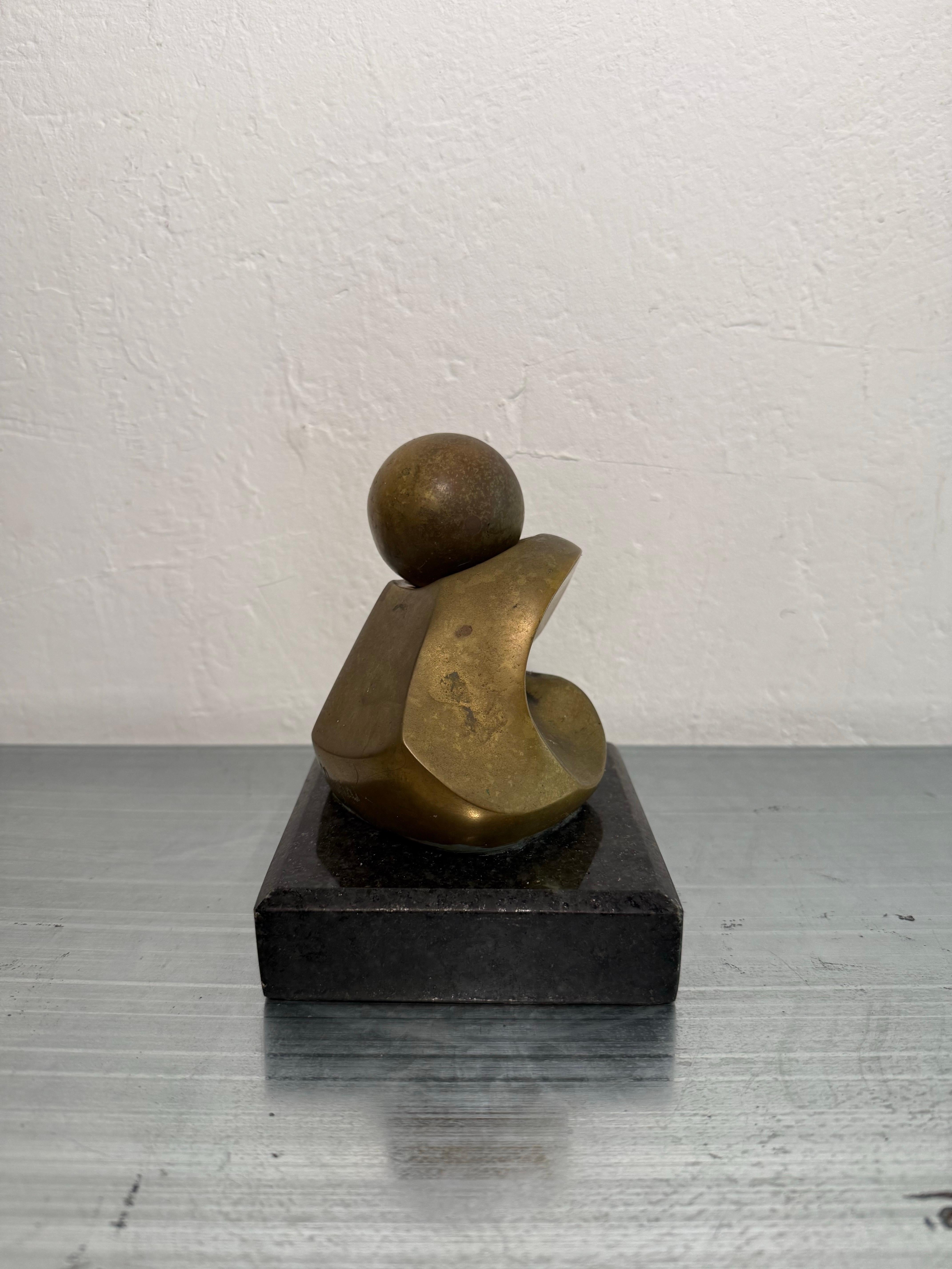 Brasiliano Brazilian Mid-Century Abstract Bronze Sculpture With Bronze Ball on Granite Base in vendita