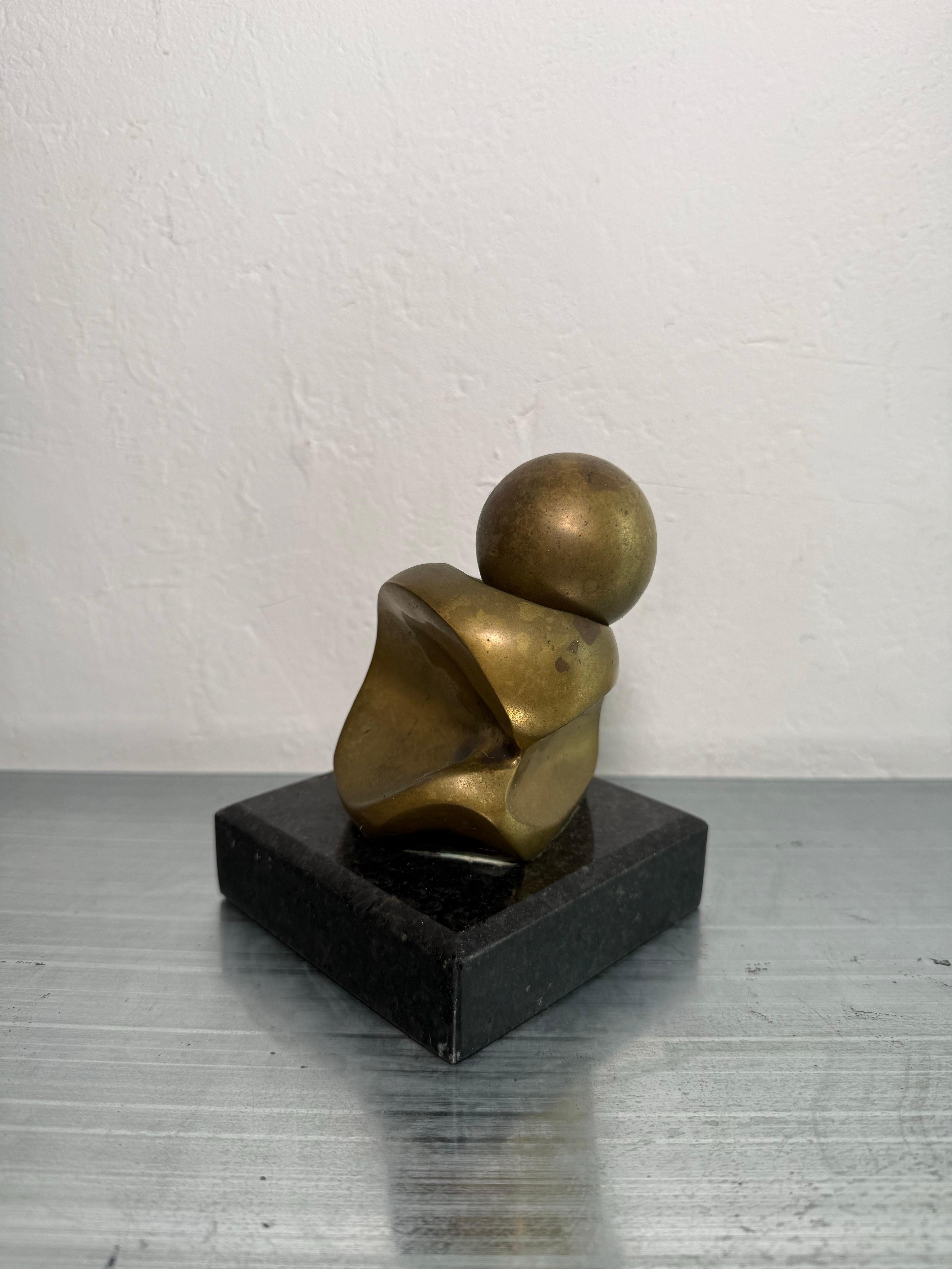 XX secolo Brazilian Mid-Century Abstract Bronze Sculpture With Bronze Ball on Granite Base in vendita