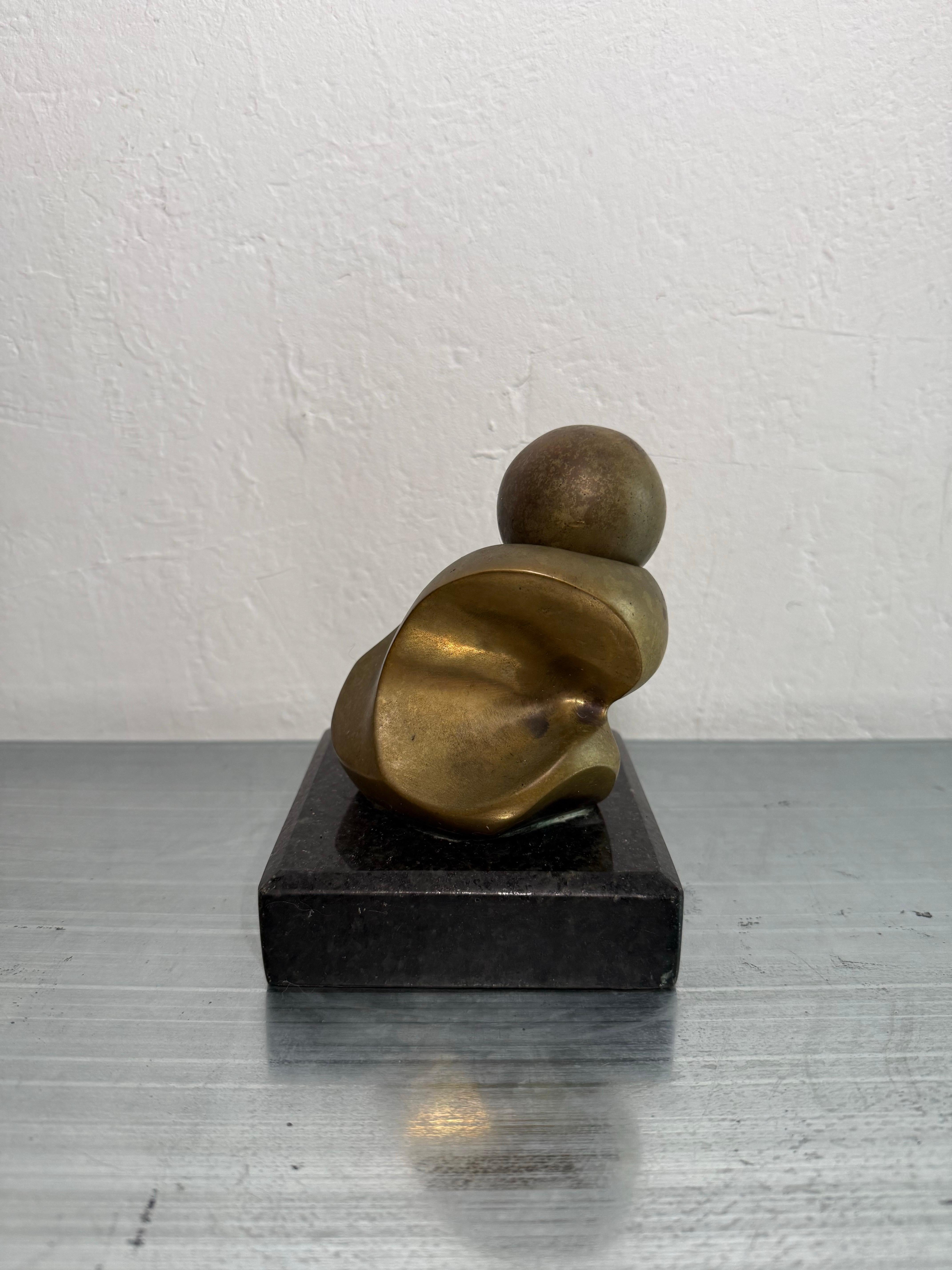 Brazilian Mid-Century Abstract Bronze Sculpture With Bronze Ball on Granite Base in vendita 2