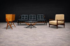 Poltrona brasiliana di metà secolo in legno e pelle di Michel Arnoult, 1960 ca.