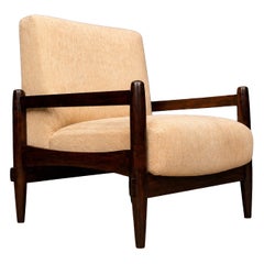 Sillón brasileño de mediados de siglo en madera y chenilla, Michel Arnoult, c. 1960
