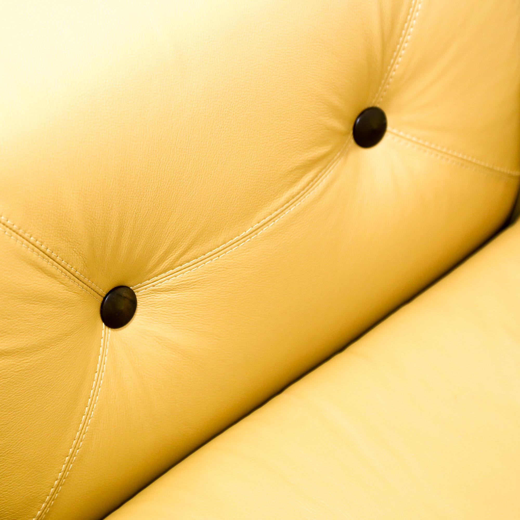 Fauteuil brésilien du milieu du siècle en cuir jaune par Jorge Zalszupin, c. 1970 en vente 5