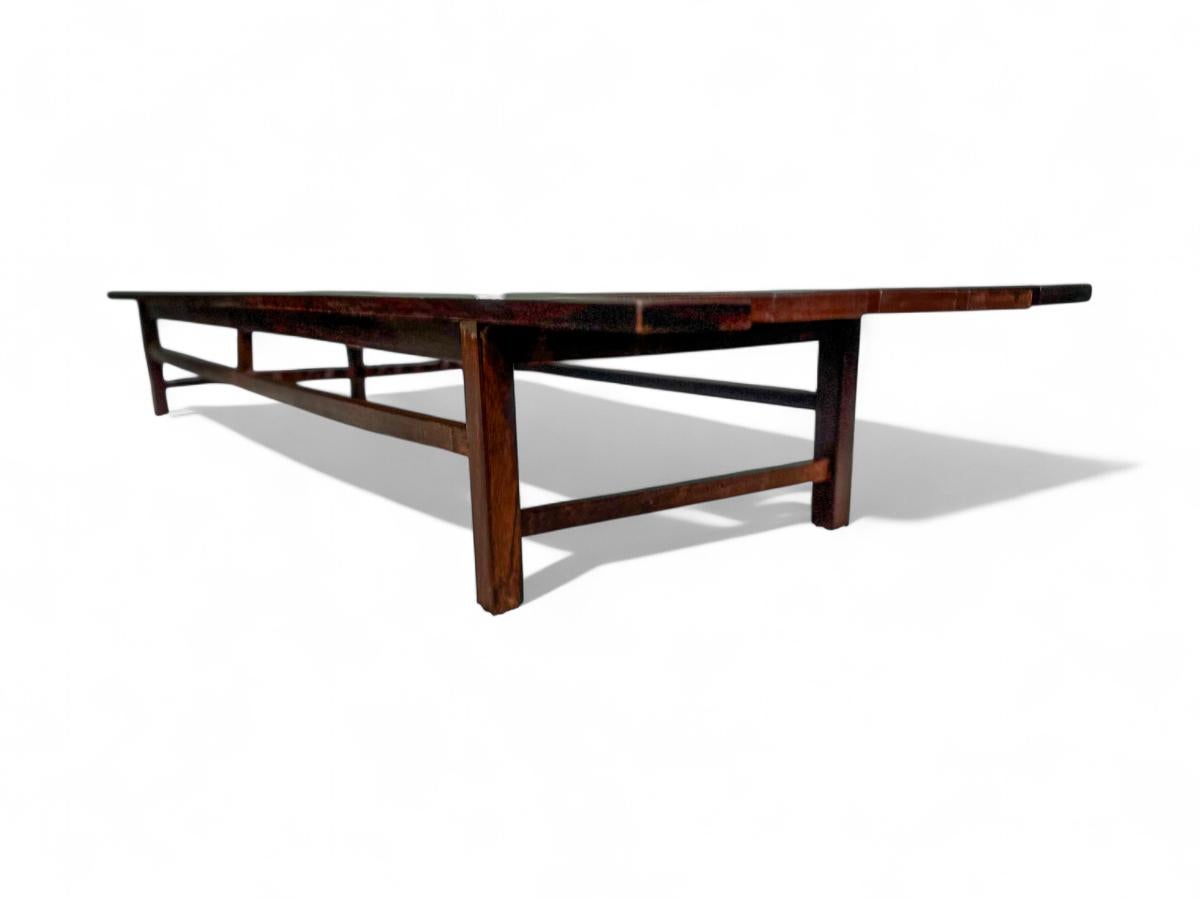 Banc brésilien du milieu du siècle en bois dur, Att. à Joaquim Tenreiro, années 1960 en vente 3