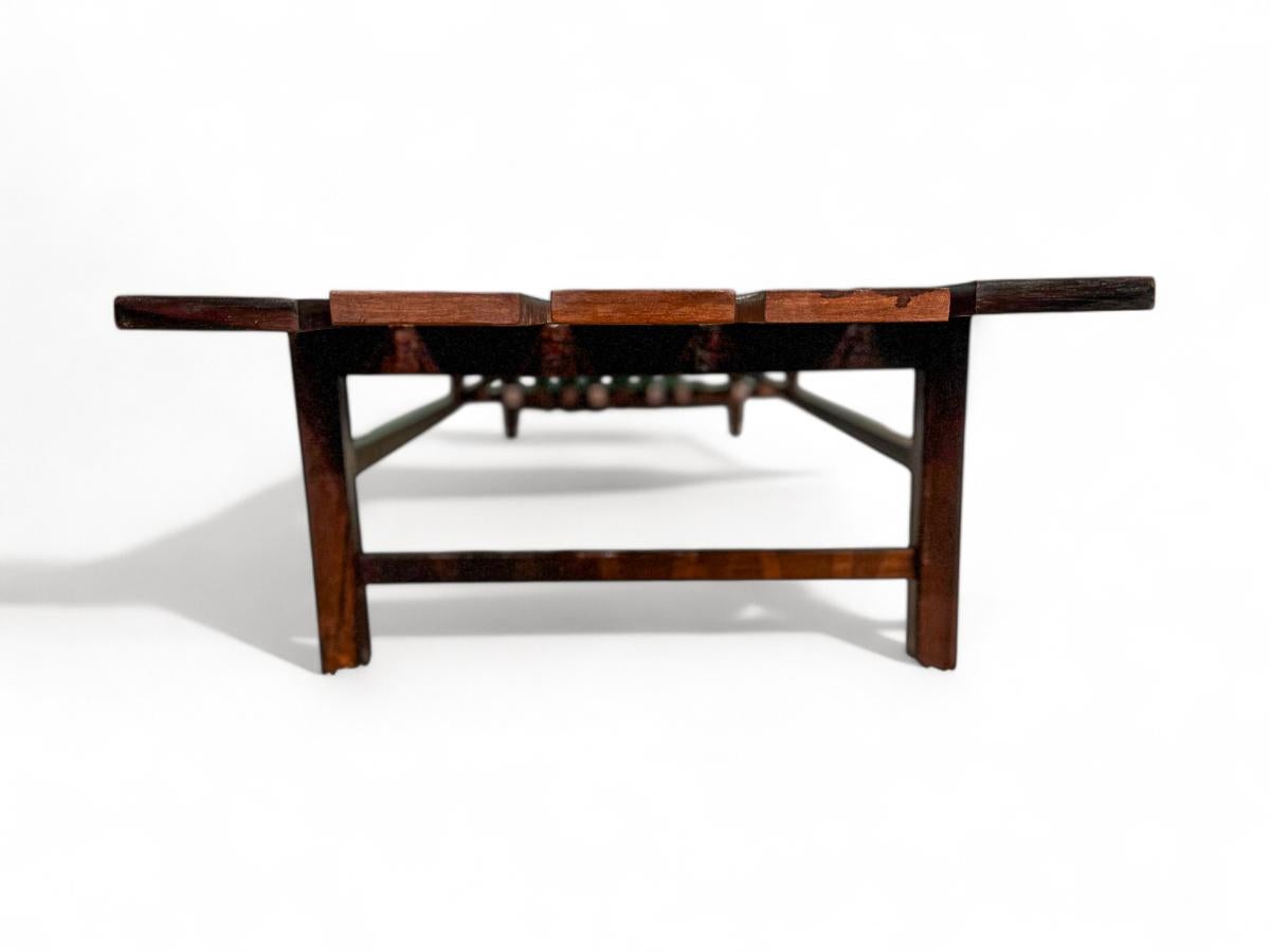 Banc brésilien du milieu du siècle en bois dur, Att. à Joaquim Tenreiro, années 1960 en vente 5