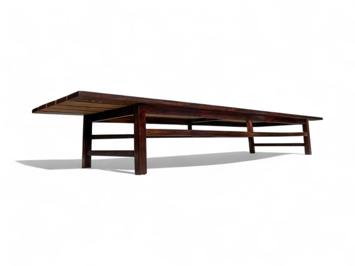 Brésilien Banc brésilien du milieu du siècle en bois dur, Att. à Joaquim Tenreiro, années 1960 en vente