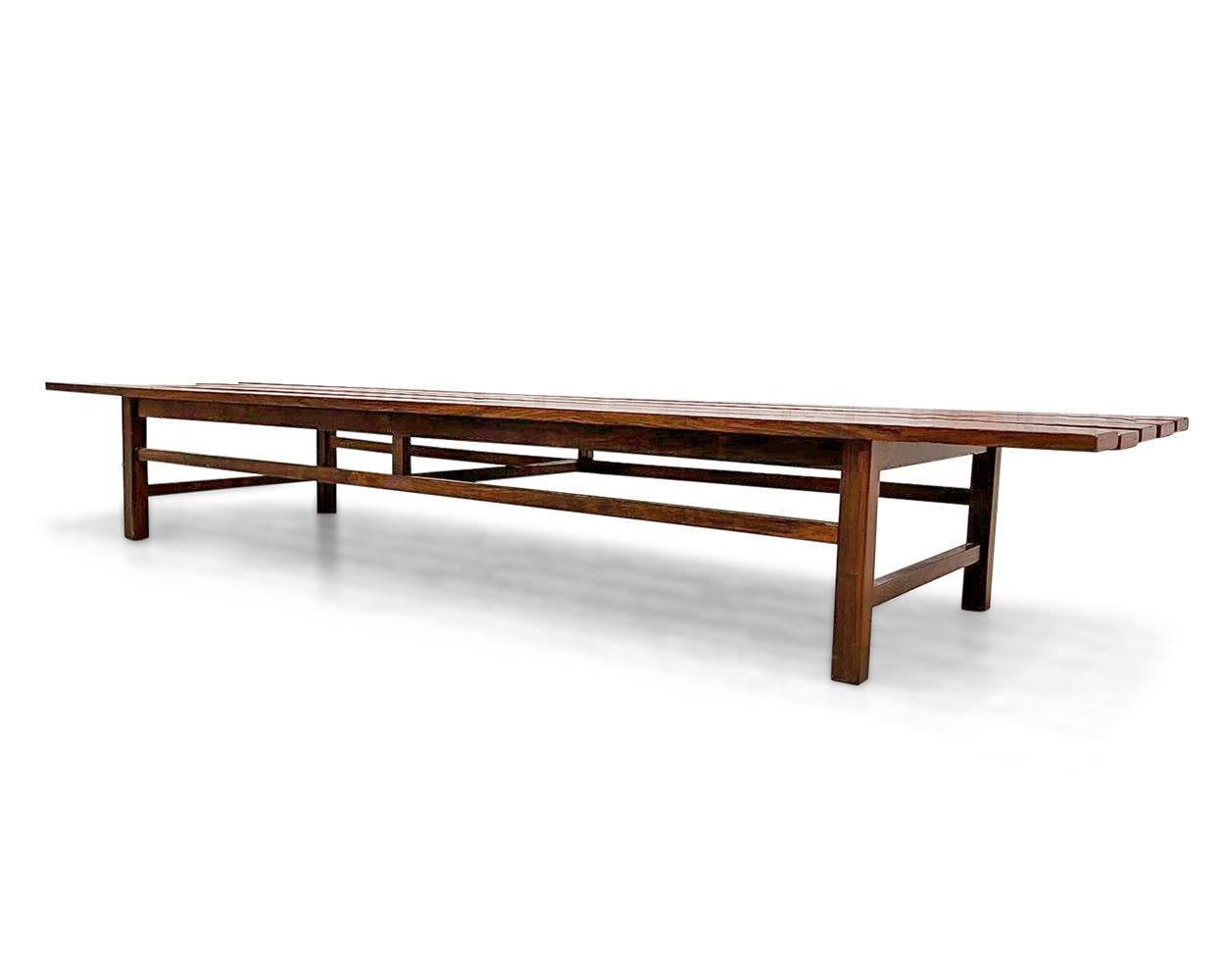 This bench is made with Brazilian rosewood (also known as jacaranda) and it has a stunning tone with natural wood grain. In addition, the wood has been refinished and is now in excellent condition. The bench can fit 4 people comfortably and features
