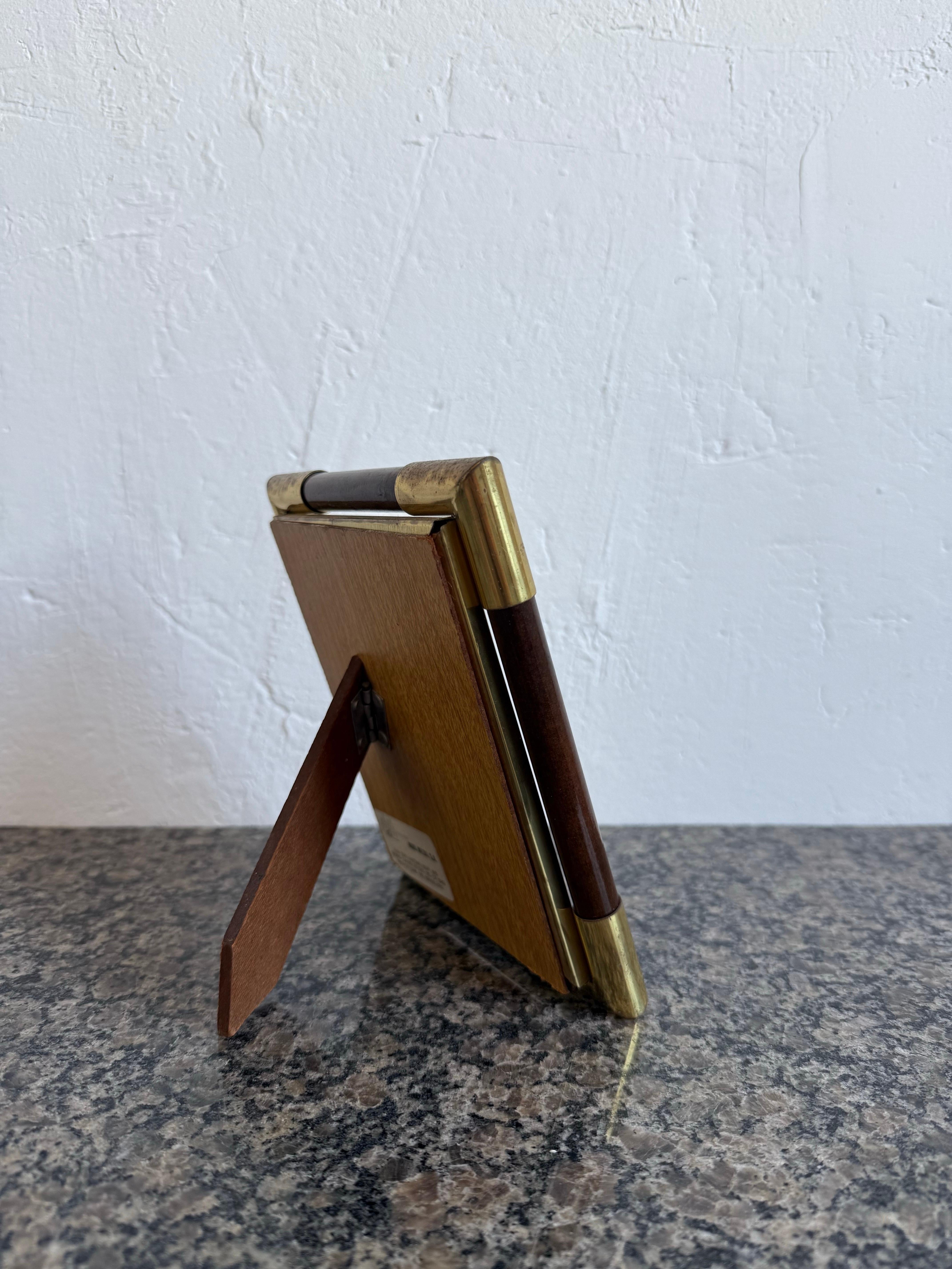 Brazilian Mid-Century Brass and Wood Picture Frame, 1970s - 1 of 2 Bon état - En vente à Miami, FL