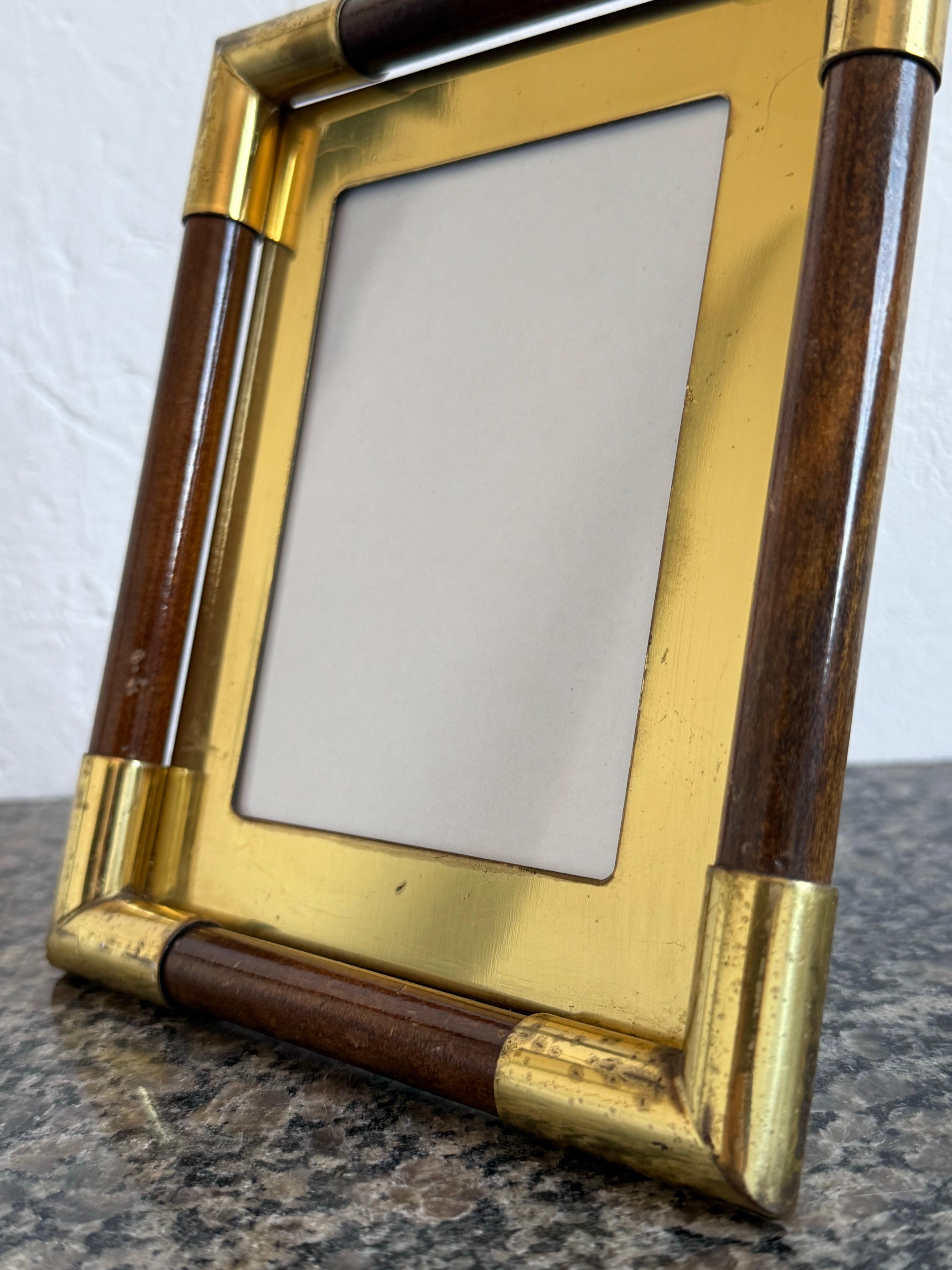 20ième siècle Brazilian Mid-Century Brass and Wood Picture Frame, 1970s - 1 of 2 en vente