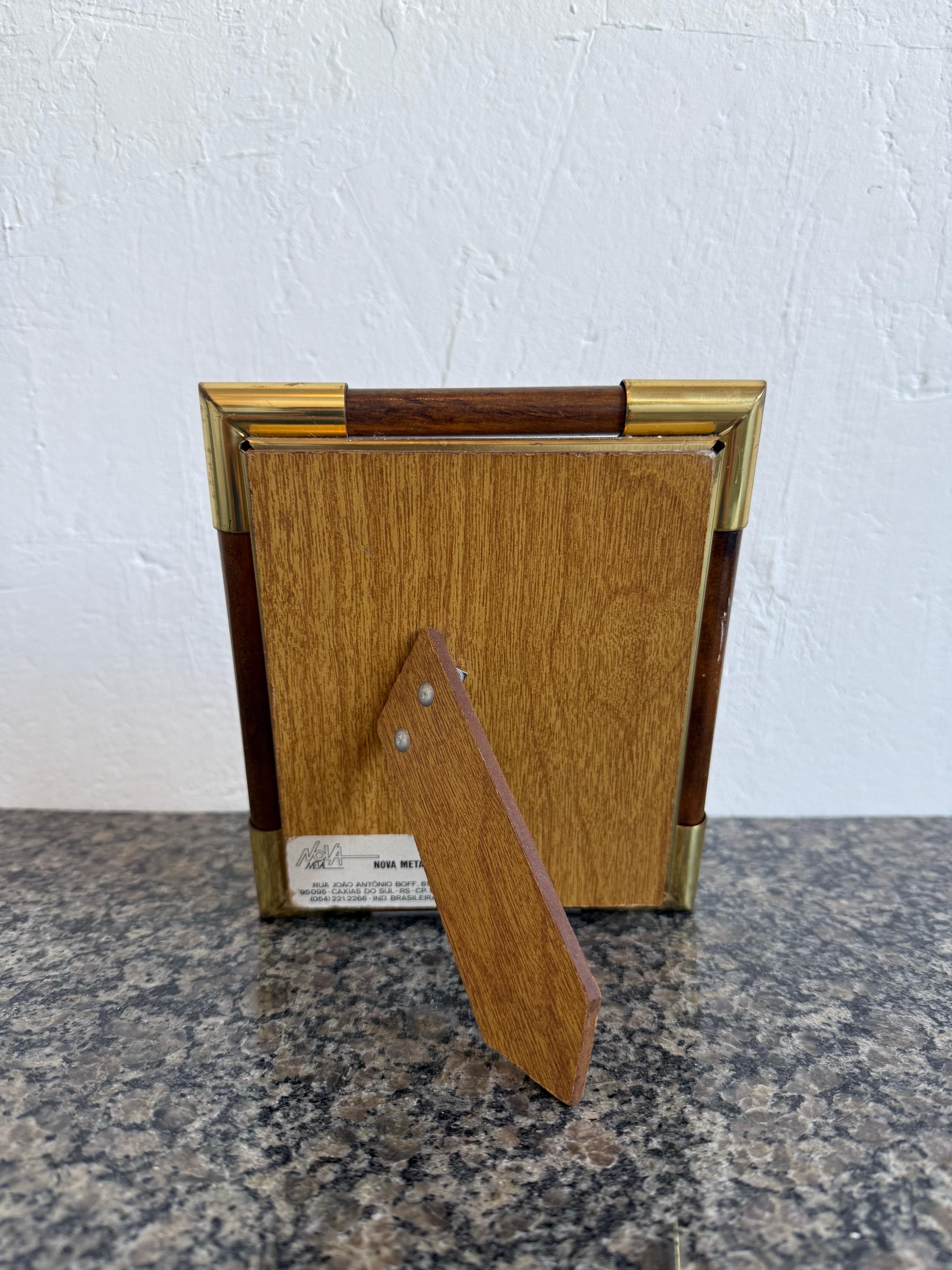 Brazilian Mid-Century Brass and Wood Picture Frame, 1970s - 2 of 2 Bon état - En vente à Miami, FL