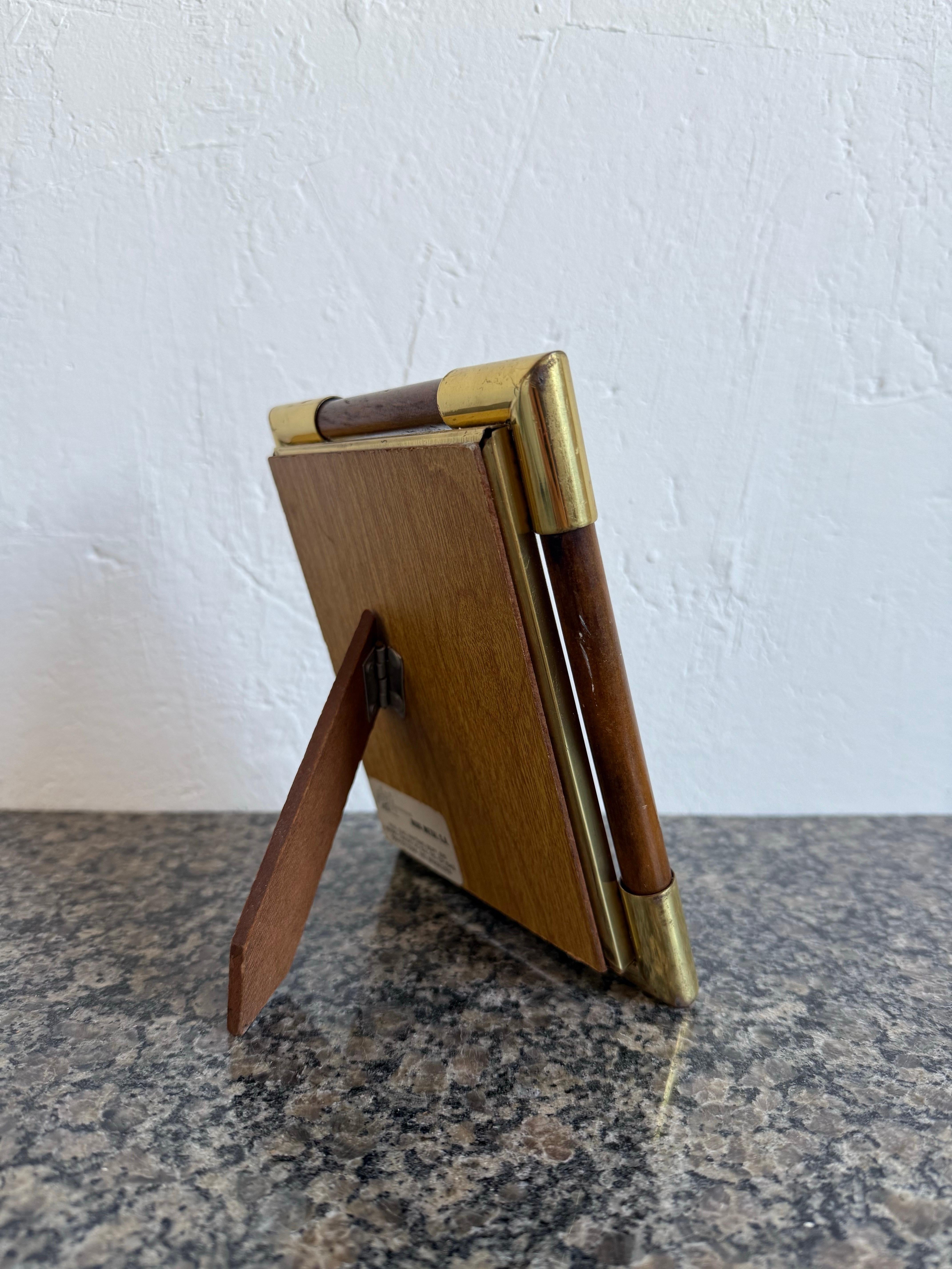 Laiton Brazilian Mid-Century Brass and Wood Picture Frame, 1970s - 2 of 2 en vente