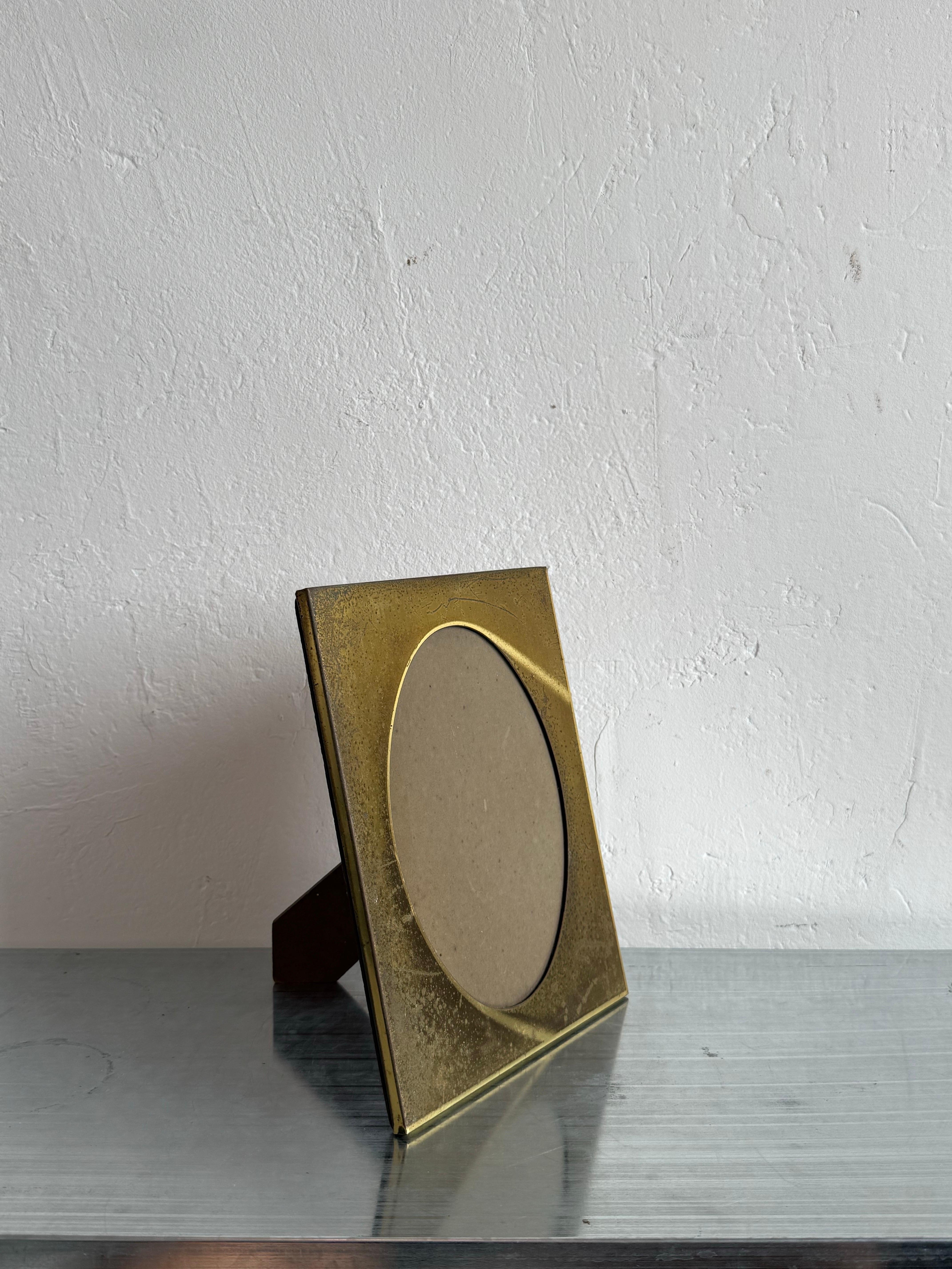 Cadre photo en laiton brésilien du milieu du siècle en vente 7