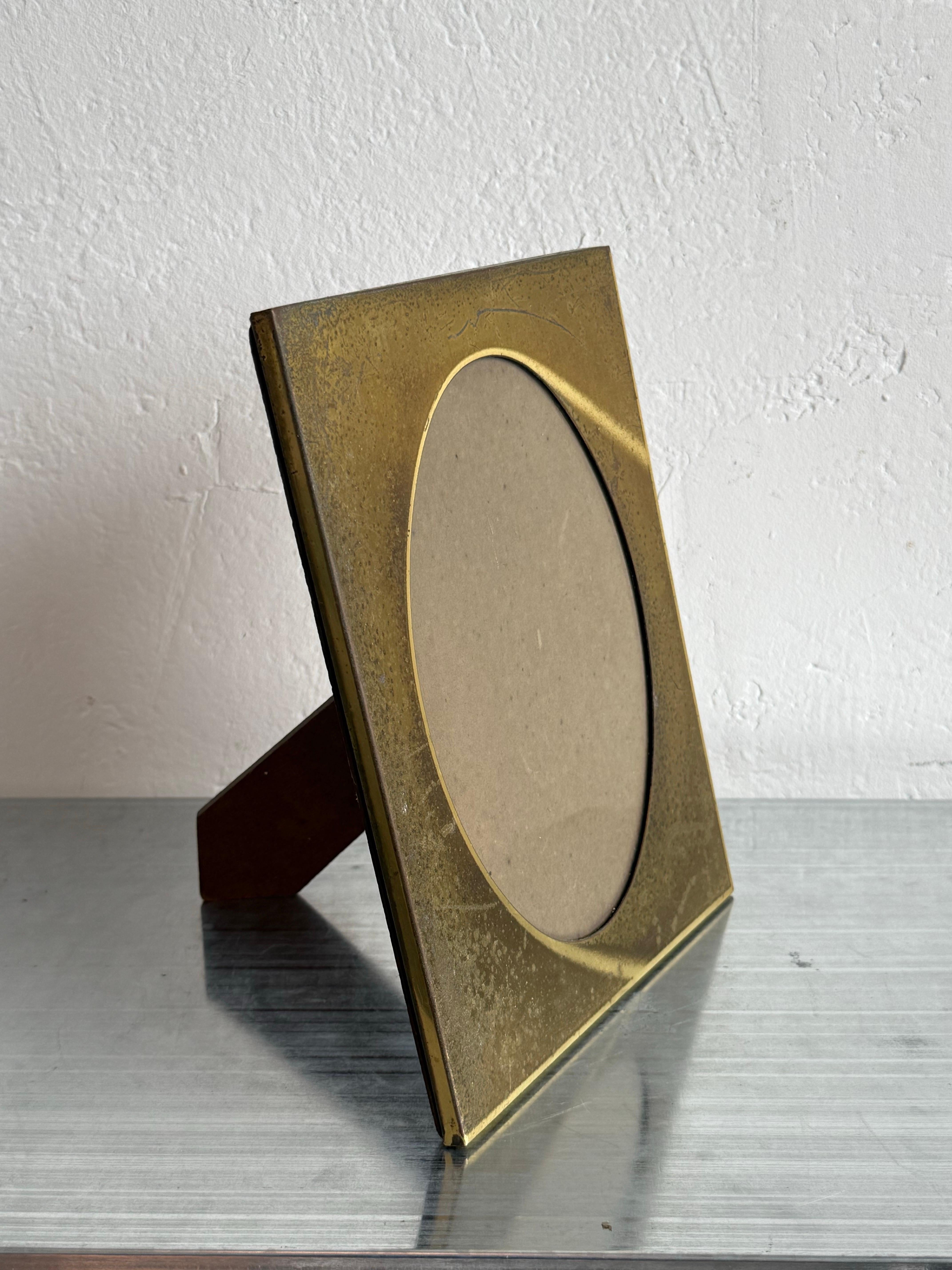 Cadre photo en laiton brésilien du milieu du siècle en vente 1