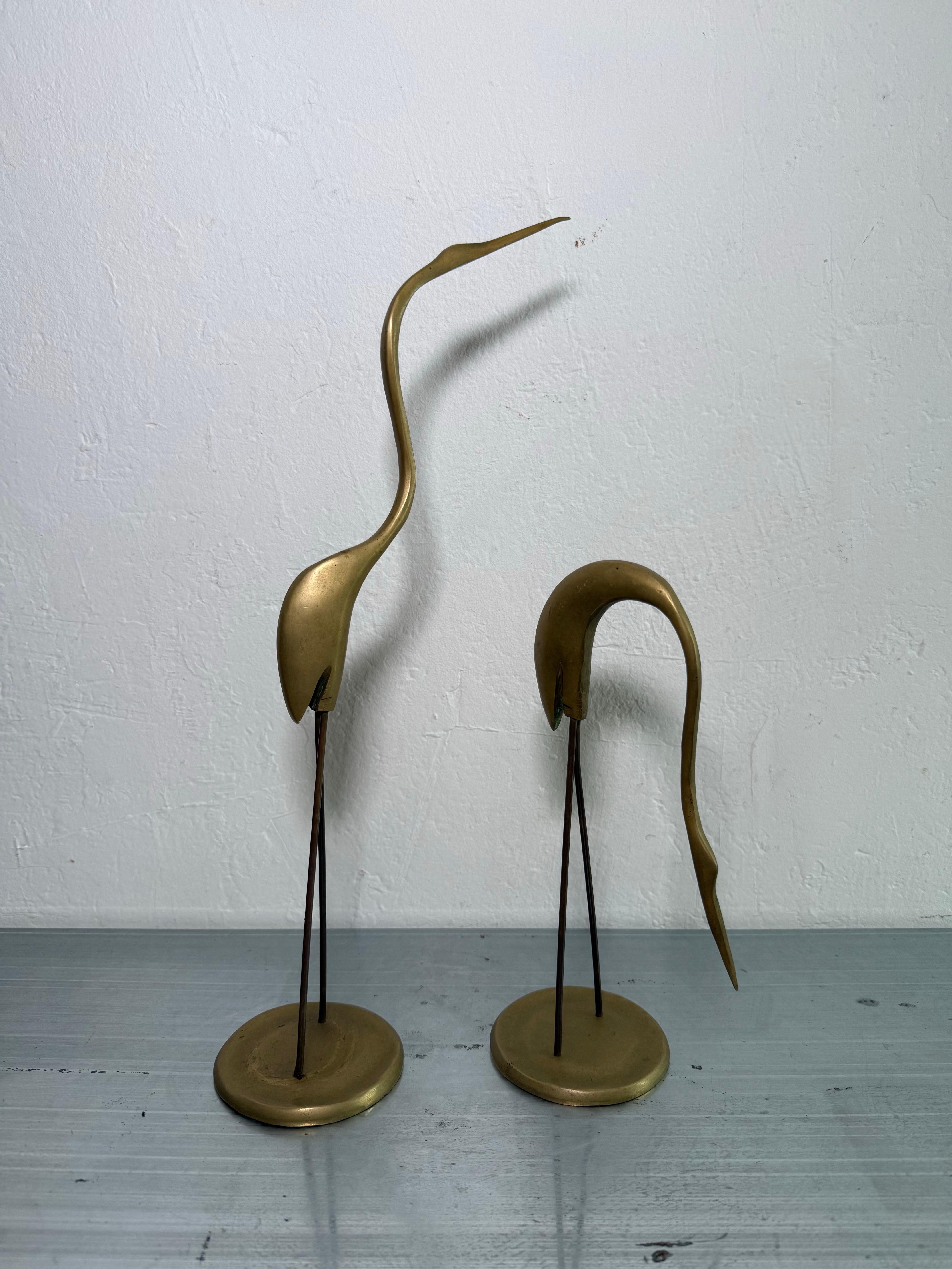 Sculture brasiliane di metà secolo raffiguranti due aironi, anni '60 circa.

Dimensioni:
Grande - L3,25