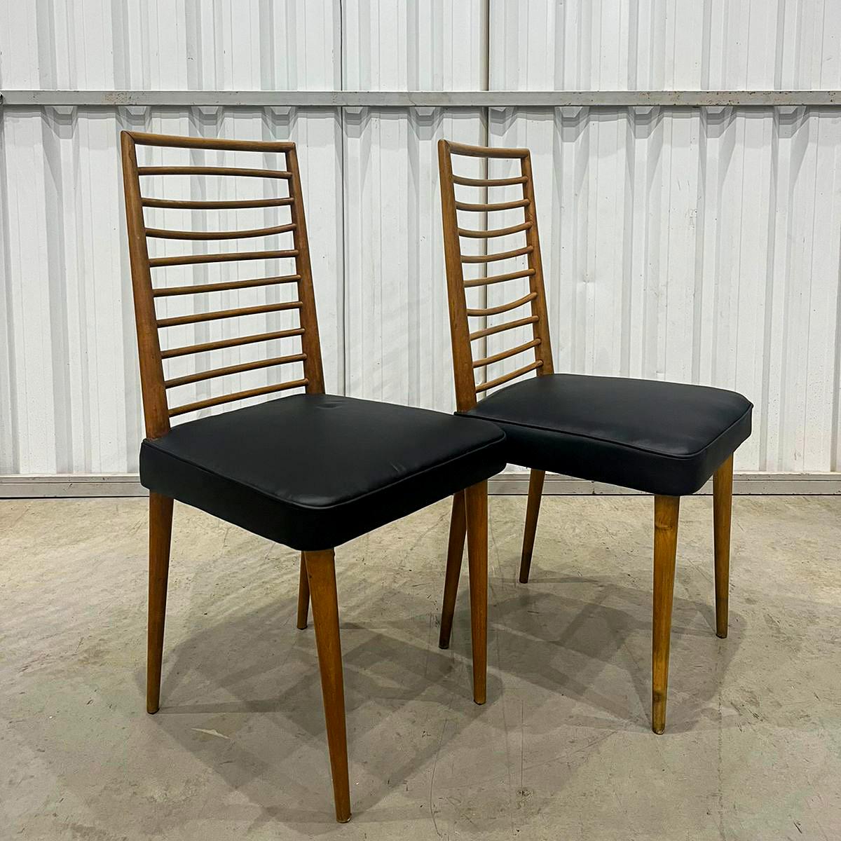 Brazilian Mid Century Chairs in Hardwood & Leather by Joaquim Tenreiro, c. 1950 In Good Condition For Sale In New York, NY