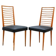 Chaises brésiliennes du milieu du siècle en bois de feuillus et cuir par Joaquim Tenreiro, vers 1950