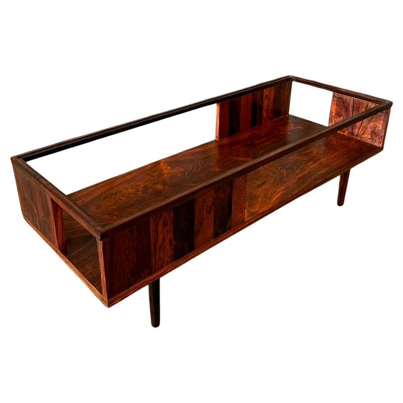 Table basse brésilienne du milieu du siècle, bois dur sans verre, Carlo Hauner, années 1950