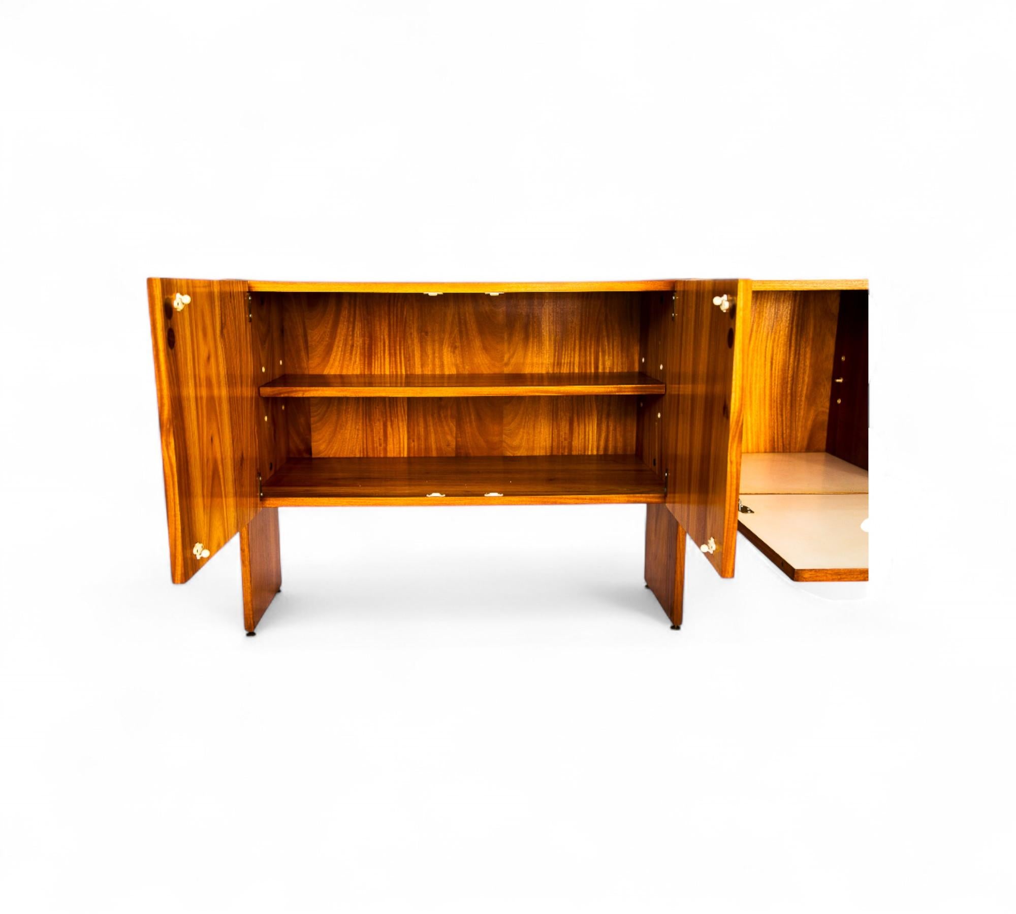 Credenza brasiliana di metà secolo in legno duro di Geraldo de Barros, c.C. 1970 in vendita 5
