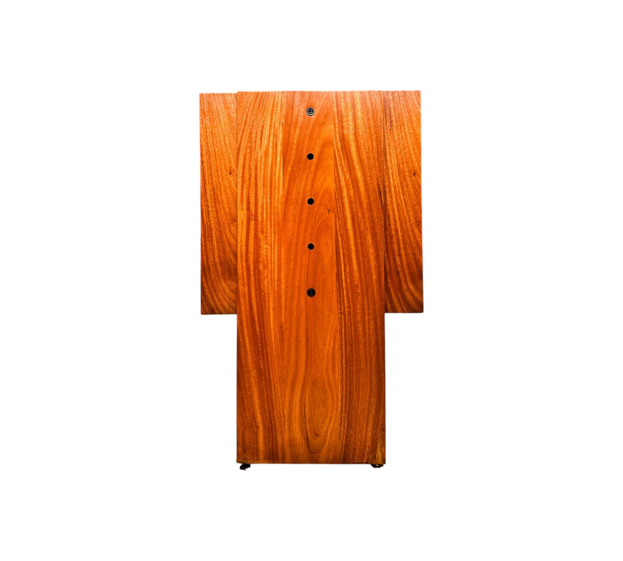 Credenza brasiliana di metà secolo in legno duro di Geraldo de Barros, c.C. 1970 in vendita 1
