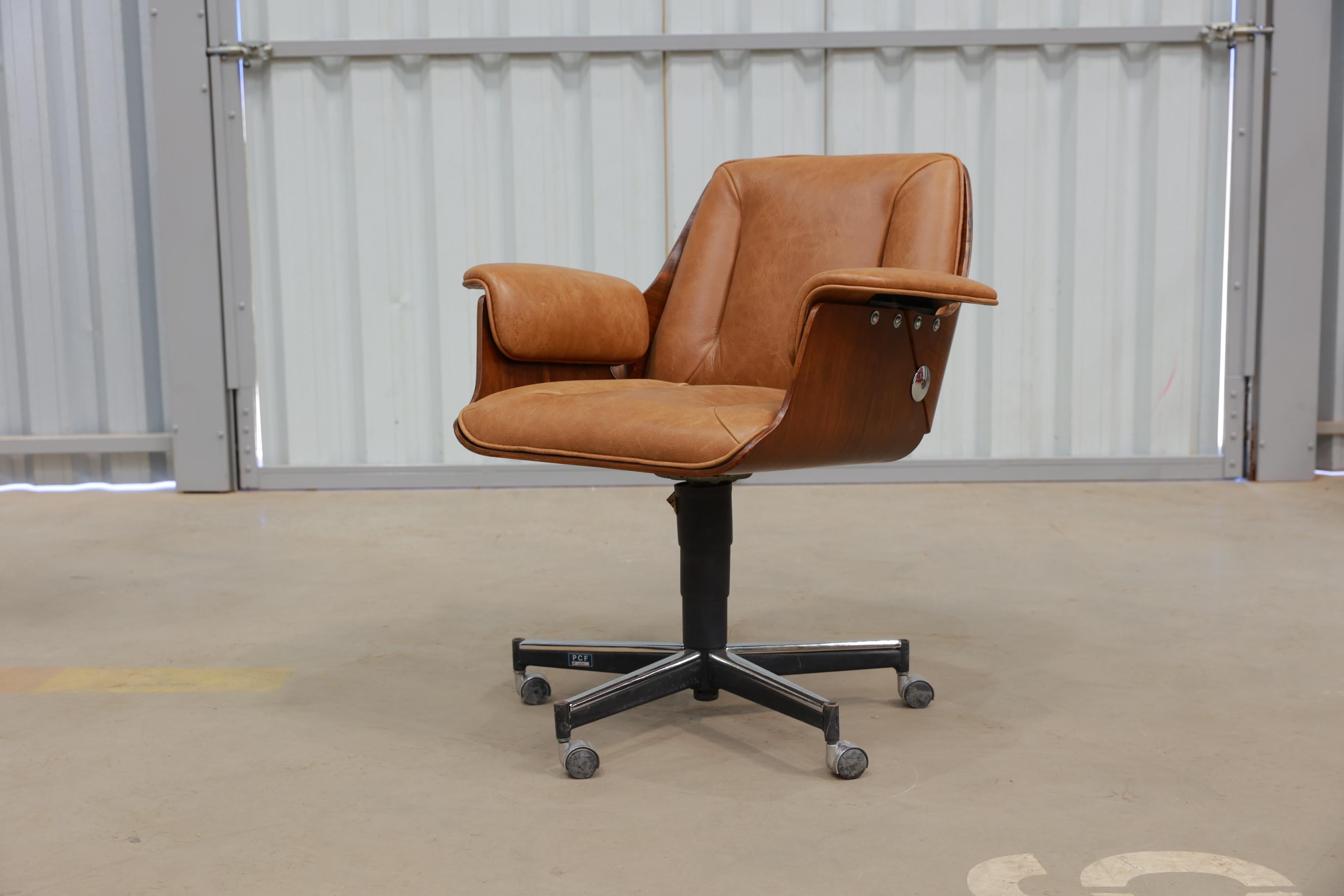Sillón brasileño de mediados de siglo 