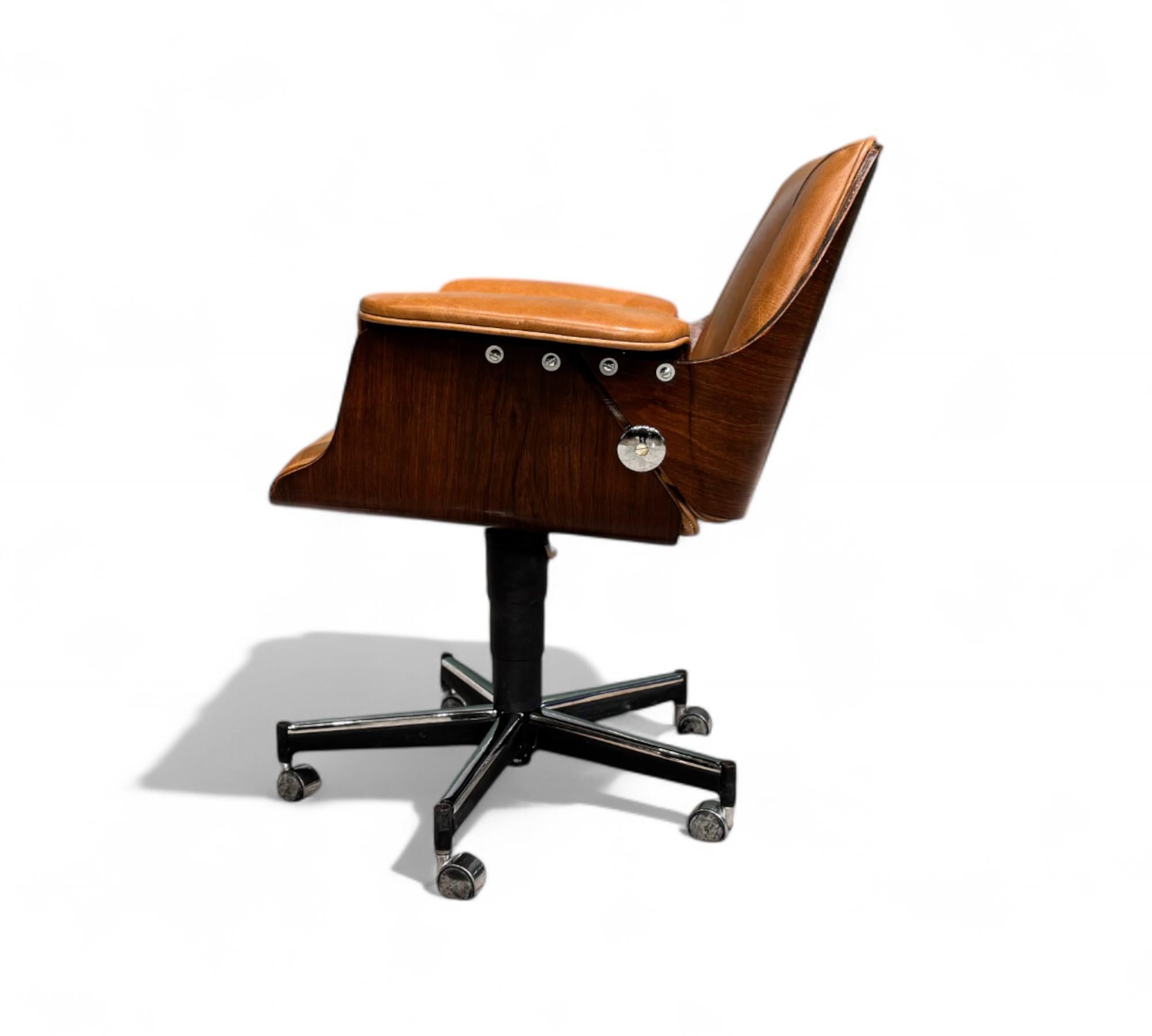 Mid-Century Modern Brazilian Mid-Century “Dinamarquesa” Armchair by Carlo Fongaro, c. 1970s For Sale