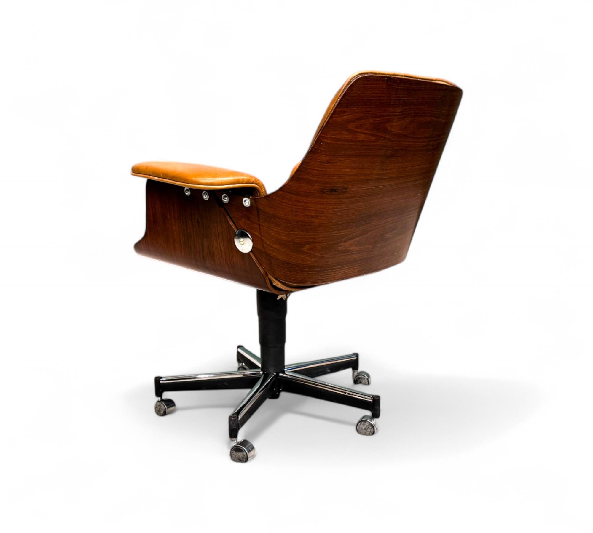 Woodwork Brazilian Mid-Century “Dinamarquesa” Armchair by Carlo Fongaro, c. 1970s For Sale