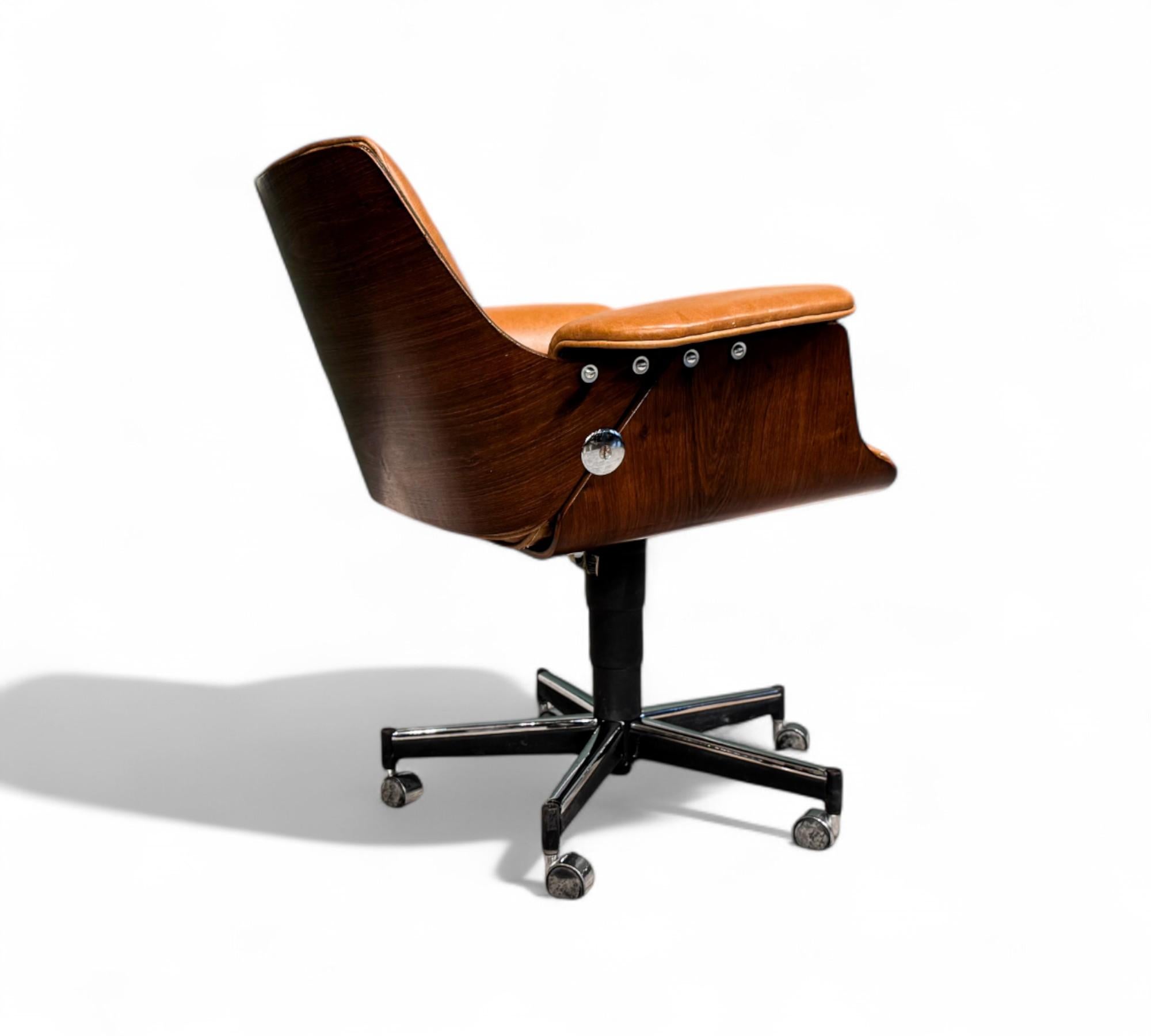 20th Century Brazilian Mid-Century “Dinamarquesa” Armchair by Carlo Fongaro, c. 1970s For Sale