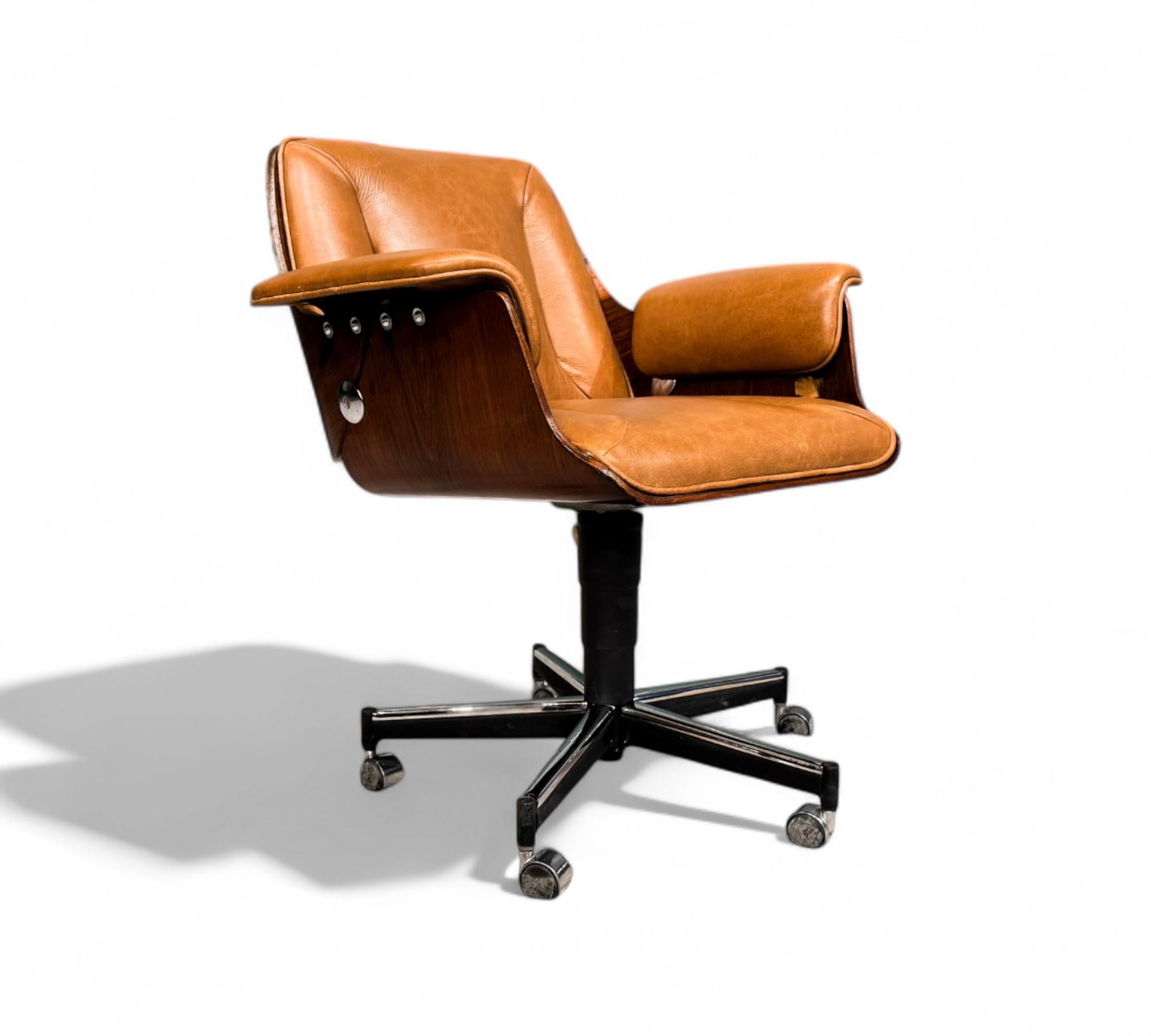 Brazilian Mid-Century “Dinamarquesa” Armchair by Carlo Fongaro, c. 1970s For Sale 1