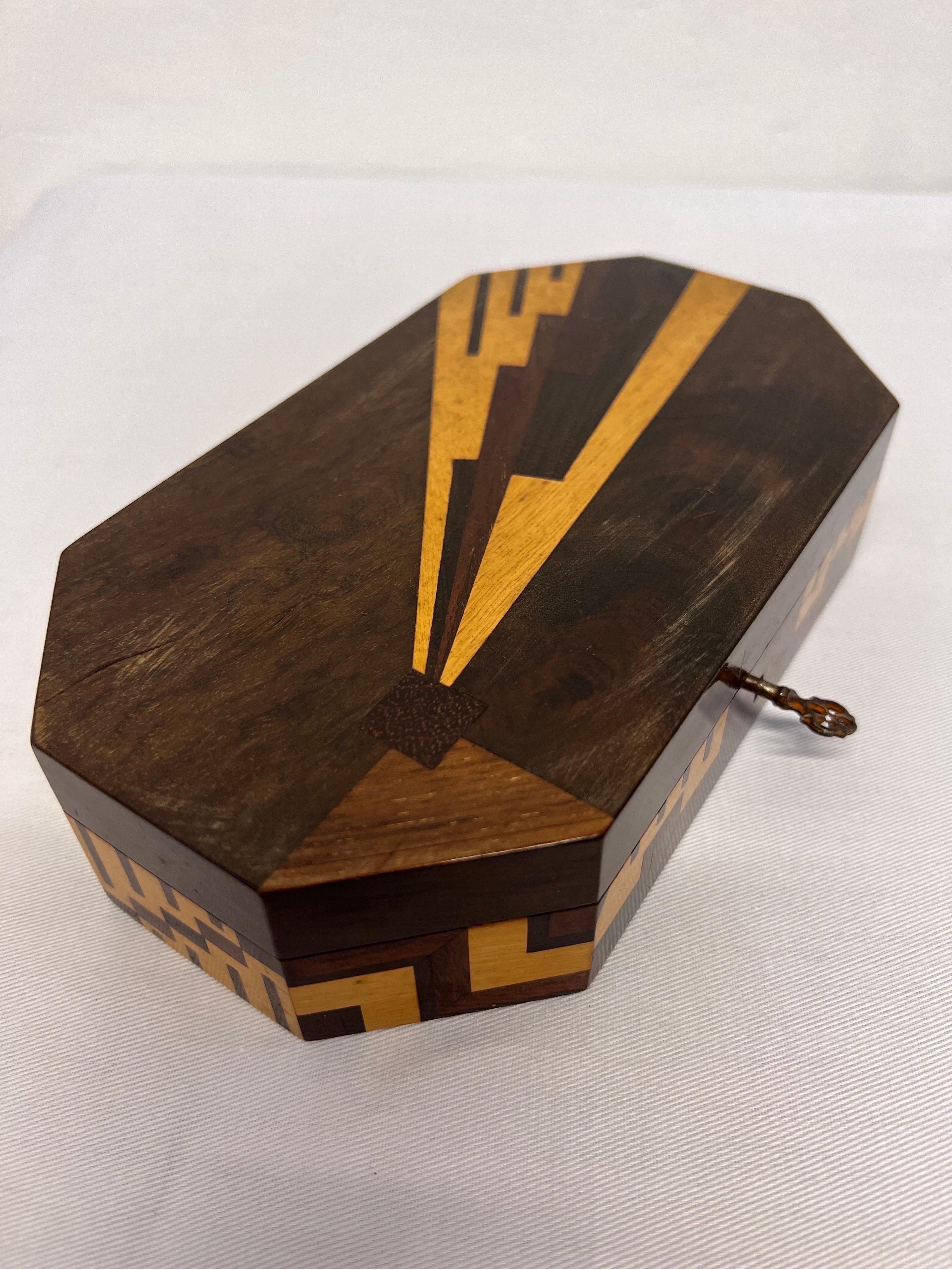Brazilian Mid-Century Jacaranda Jewelry Box with Geometric Marquetry and Key For Sale 4