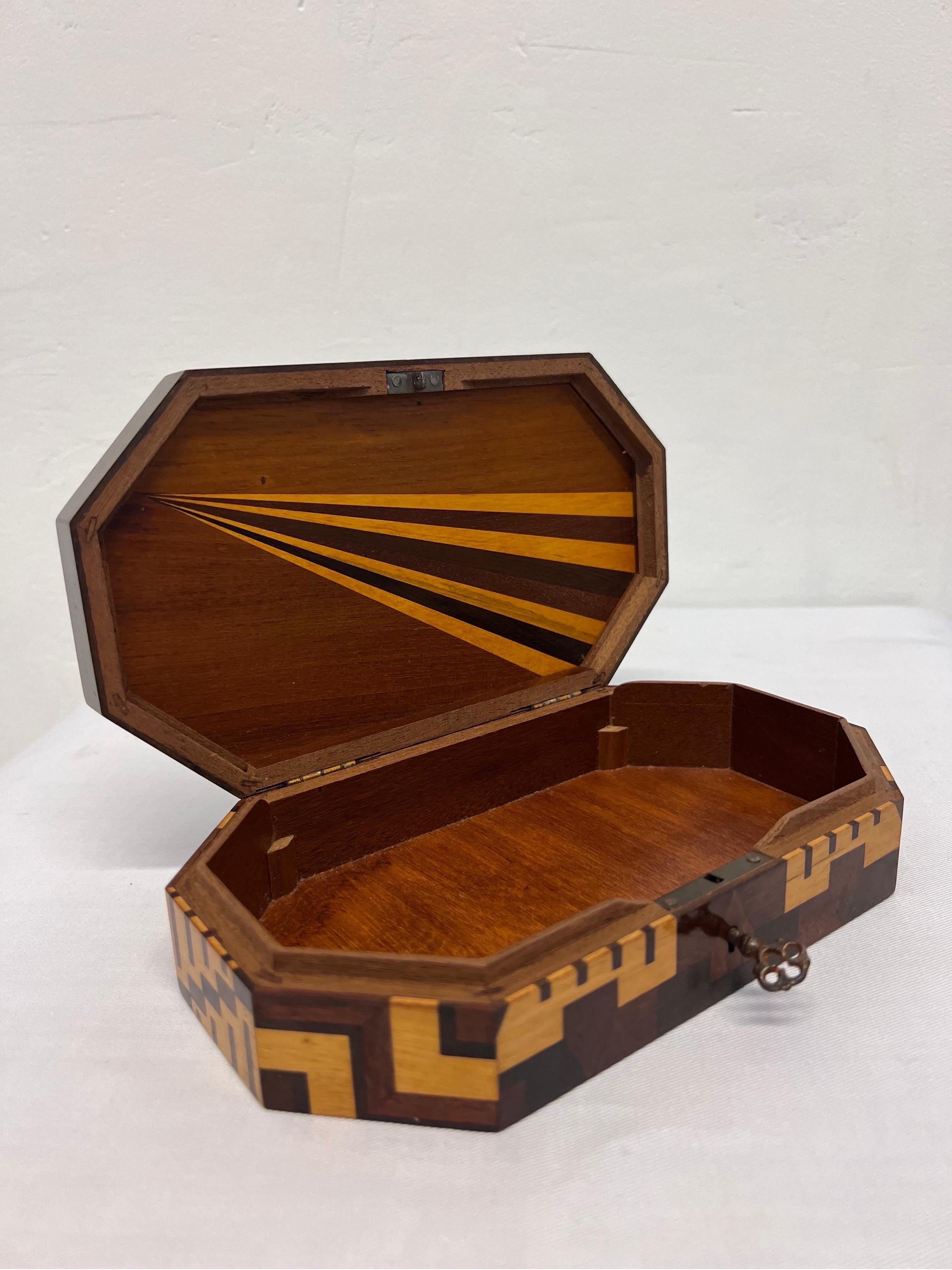 Brazilian Mid-Century Jacaranda Jewelry Box with Geometric Marquetry and Key For Sale 5
