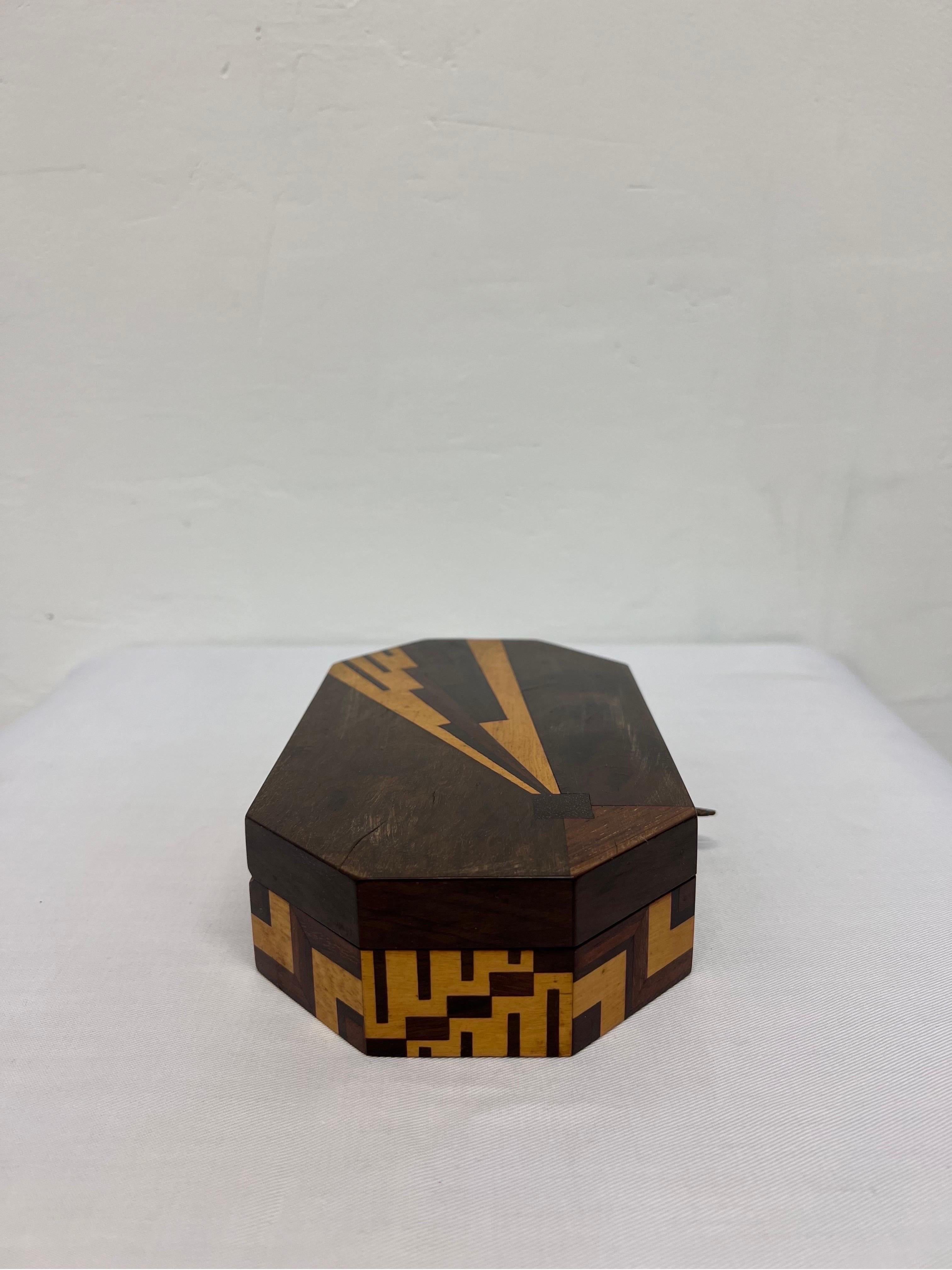 Brazilian Mid-Century Jacaranda Jewelry Box with Geometric Marquetry and Key In Good Condition For Sale In Miami, FL