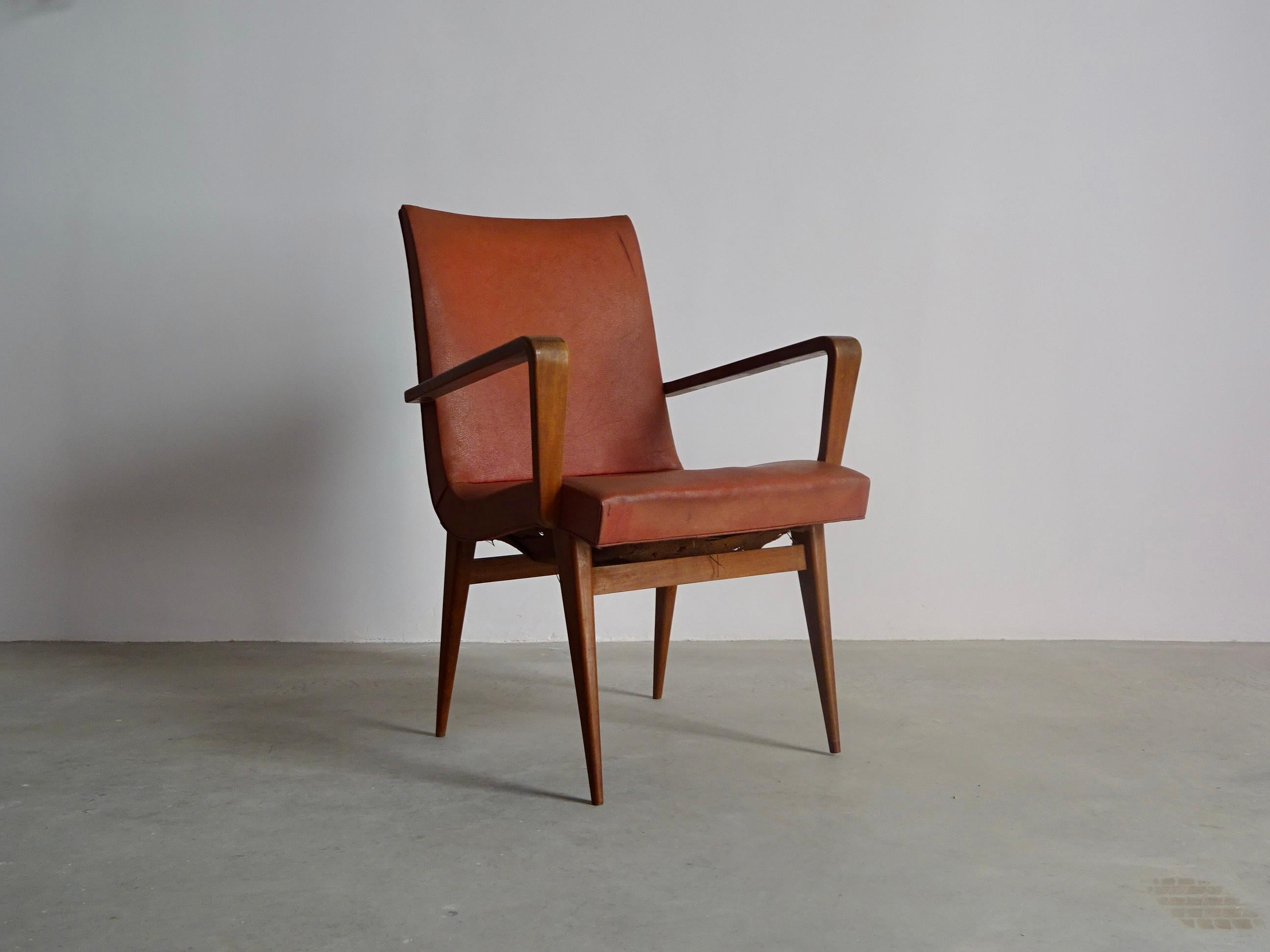 Brazilian Mid-Century Modern Armchair, Attributed to Joaquim Tenreiro In Good Condition For Sale In Barcelona, ES