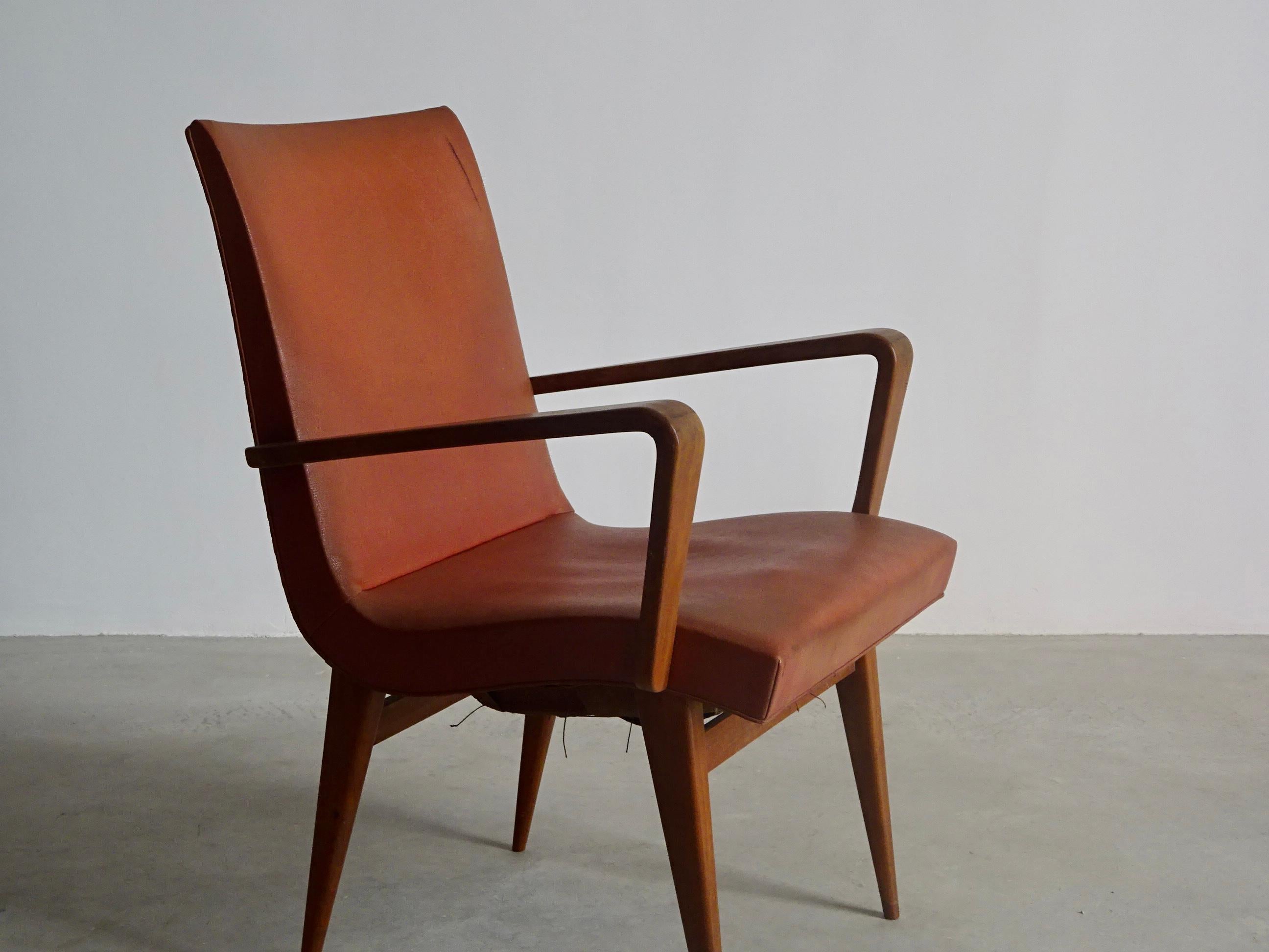 Mid-20th Century Brazilian Mid-Century Modern Armchair, Attributed to Joaquim Tenreiro For Sale