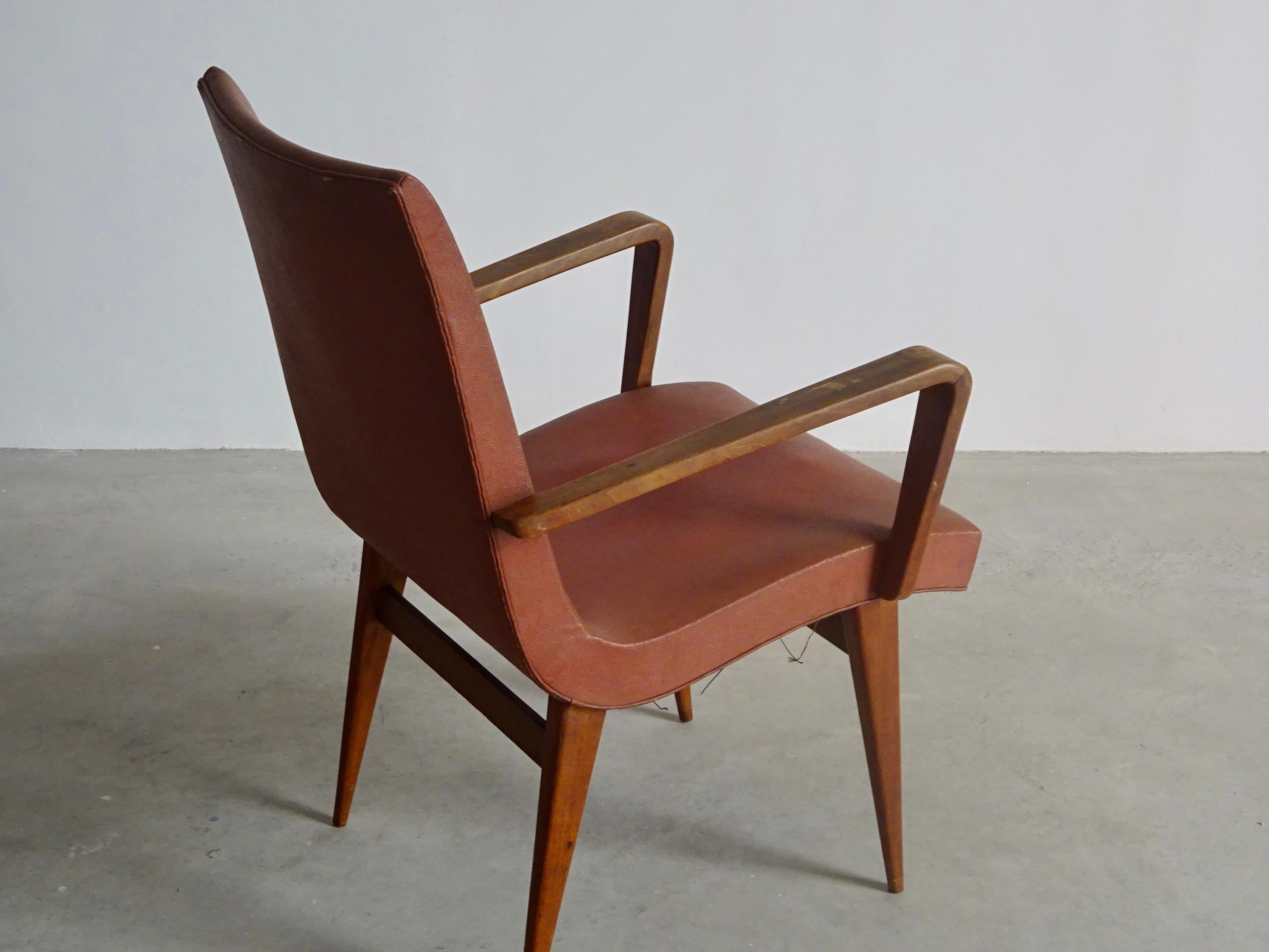 Milieu du XXe siècle Fauteuil brésilien moderne du milieu du siècle dernier, attribué à Joaquim Tenreiro en vente