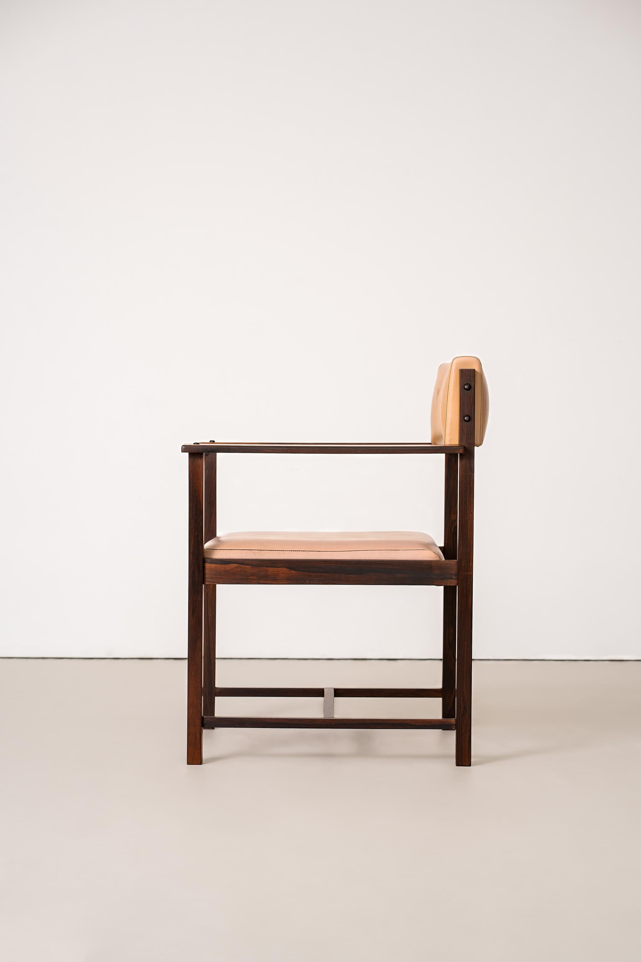 Brasilianischer Sessel aus Rosenholz von Tora Arquitetura, Moderne der Mitte des Jahrhunderts, um 1970 (Holzarbeit) im Angebot