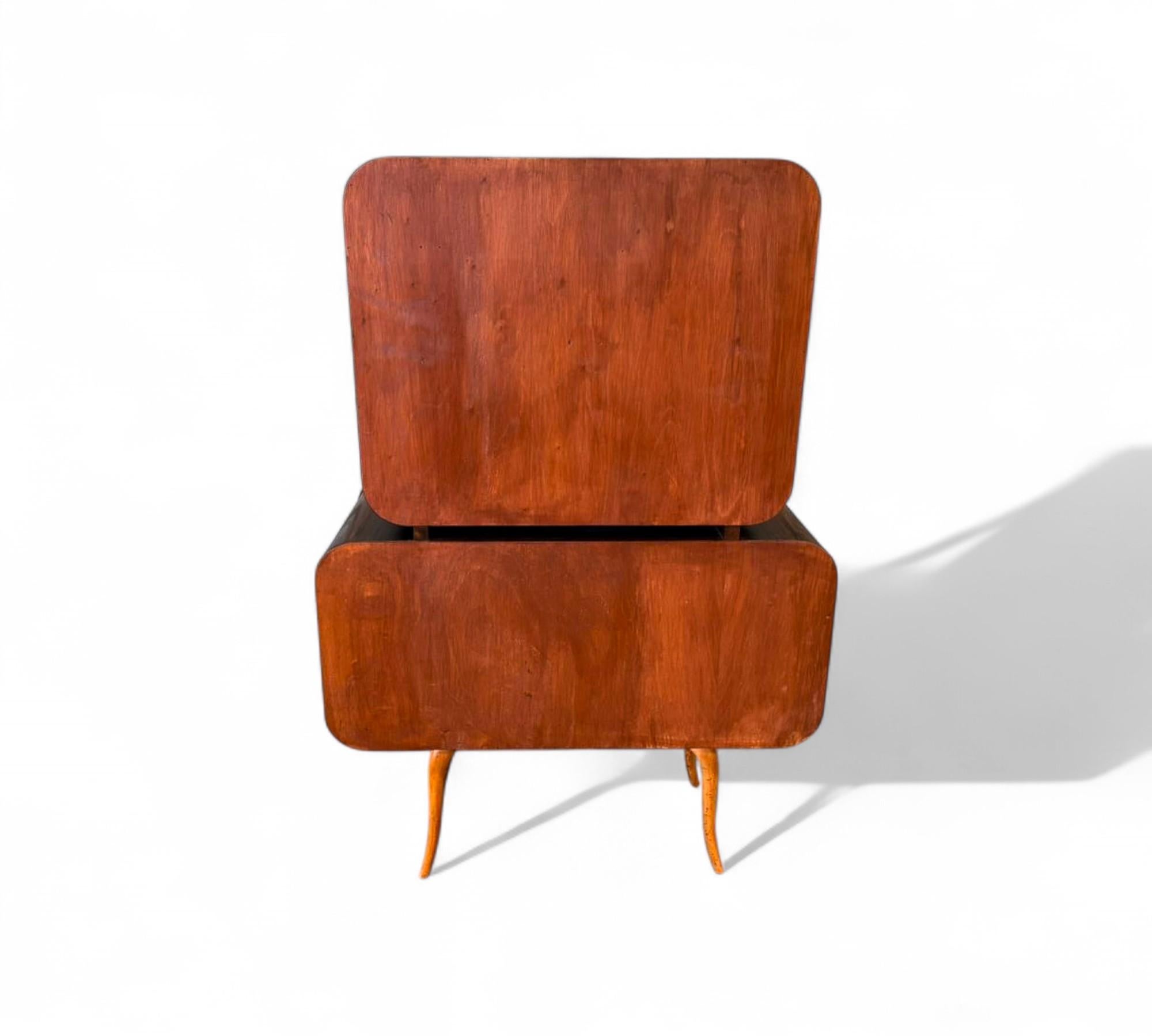 Bar moderne brésilien du milieu du siècle en bois dur avec intérieur en verre, inconnu en vente 7