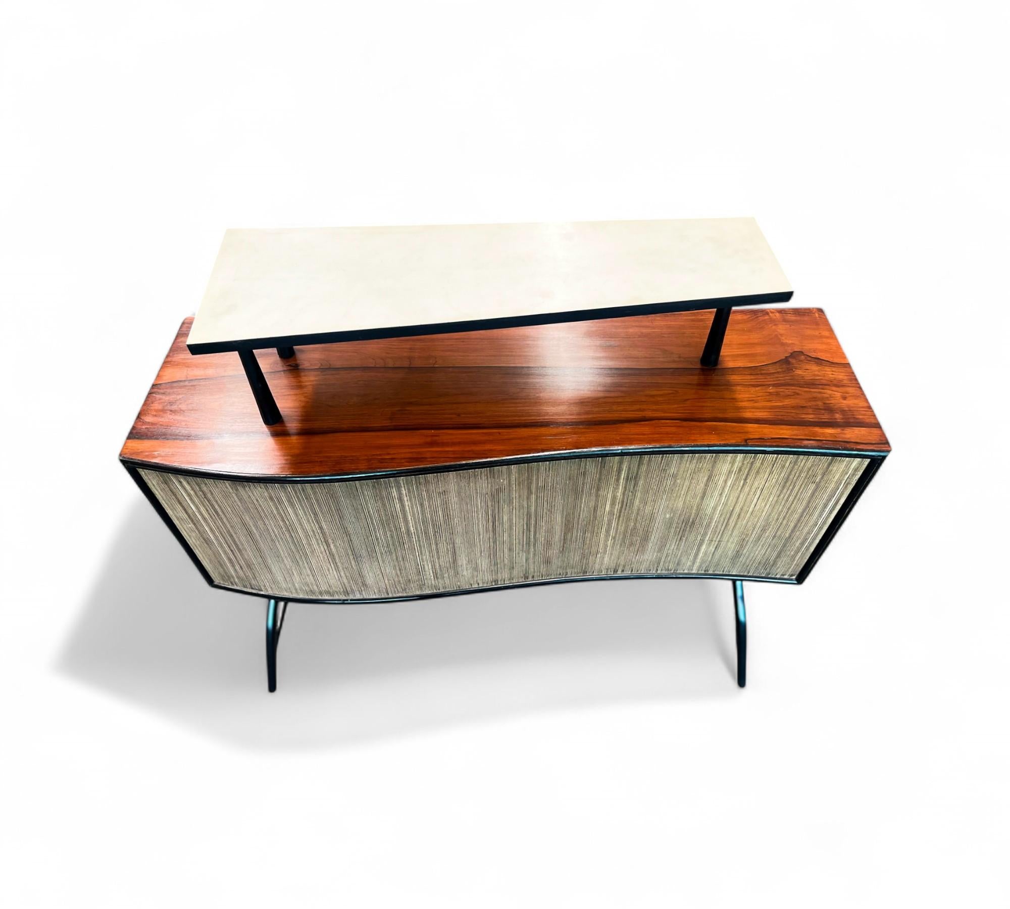 Brazilian Mid-century Modern Bar with Curved Shape in Two Woods, c. 1950s For Sale 4