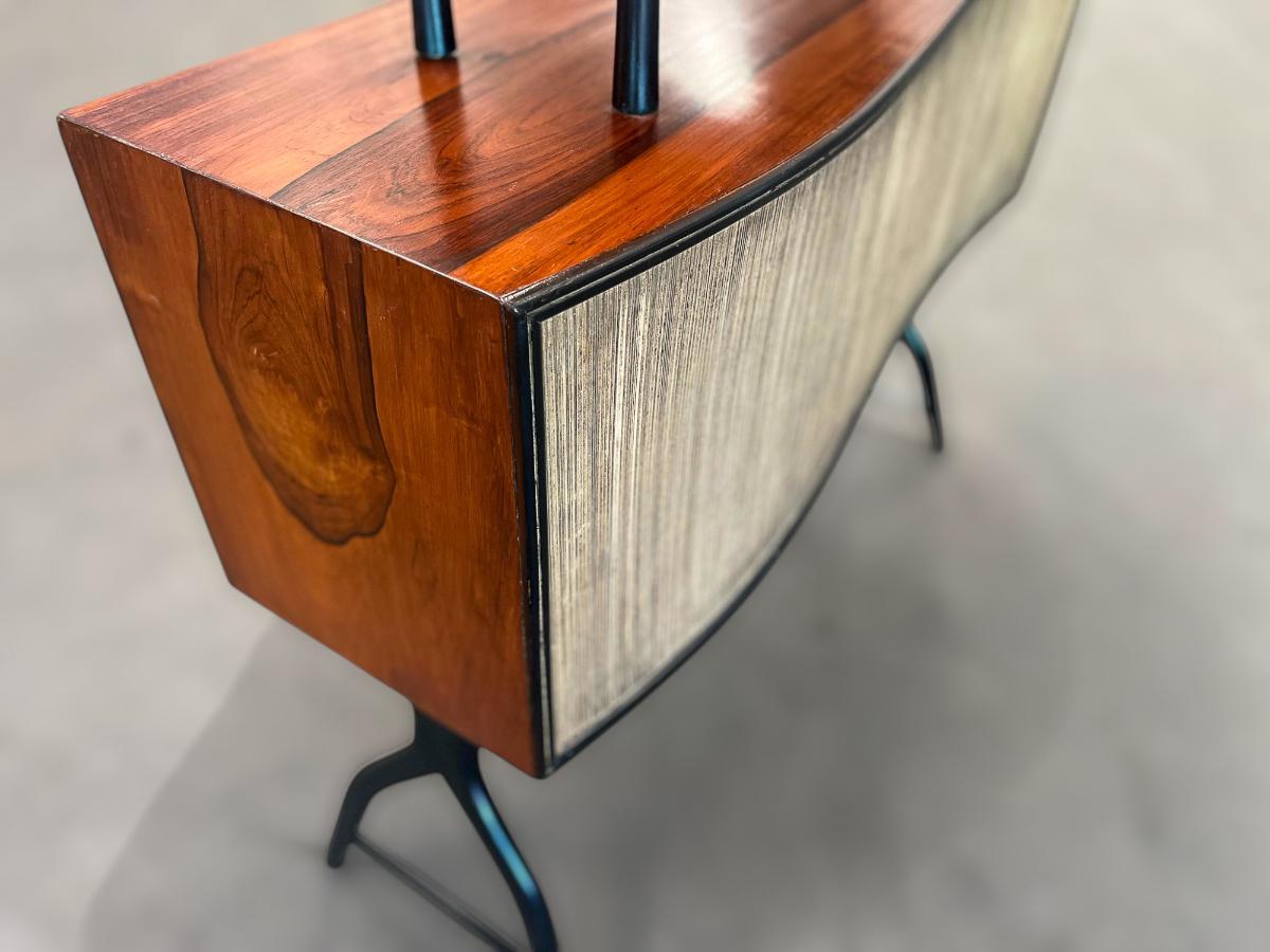Brazilian Mid-century Modern Bar with Curved Shape in Two Woods, c. 1950s For Sale 5