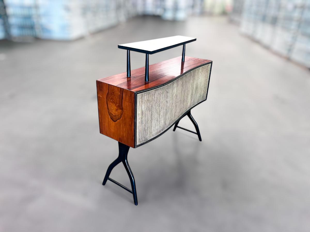 Brazilian Mid-century Modern Bar with Curved Shape in Two Woods, c. 1950s For Sale 8