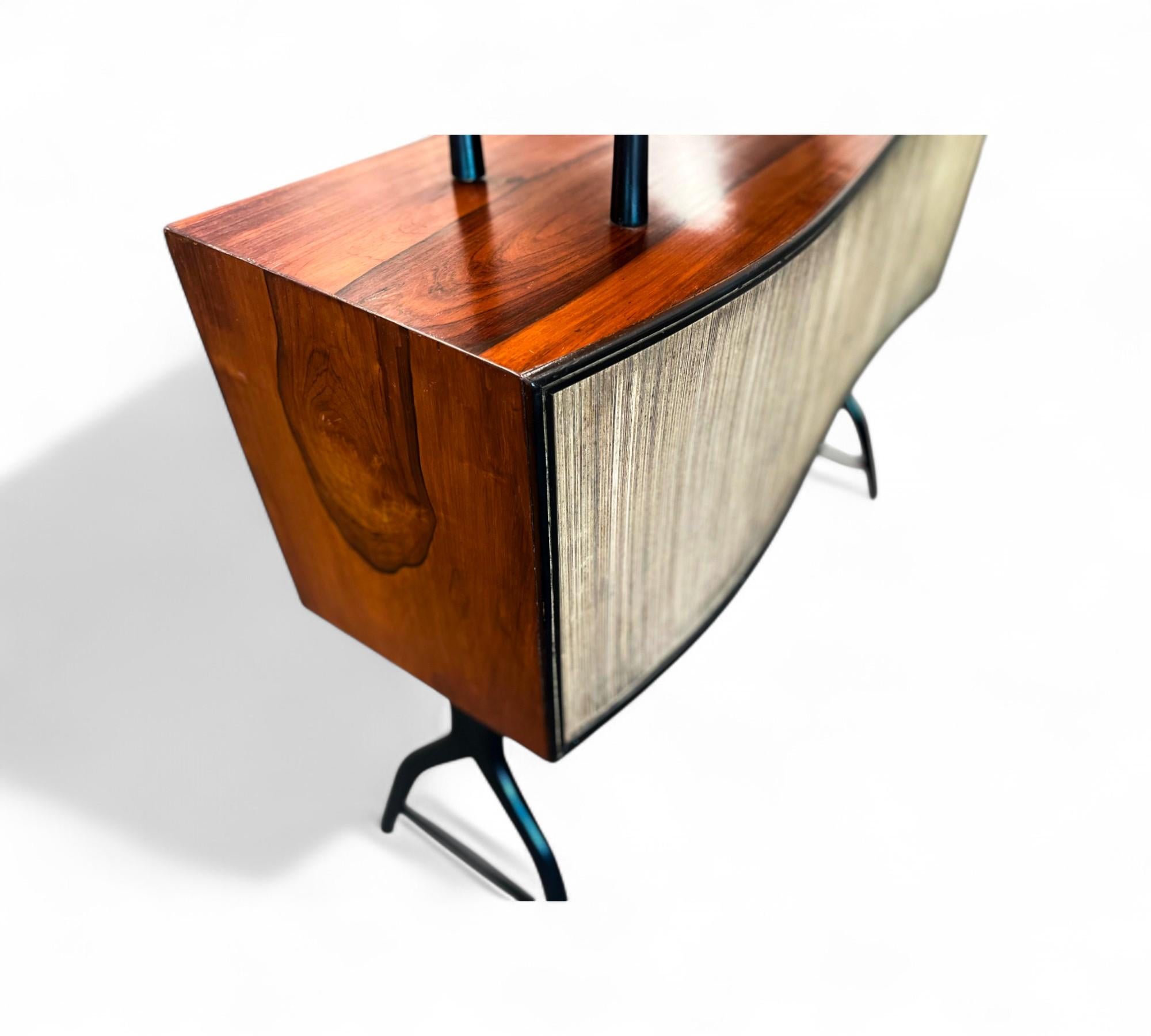Hand-Crafted Brazilian Mid-century Modern Bar with Curved Shape in Two Woods, c. 1950s For Sale