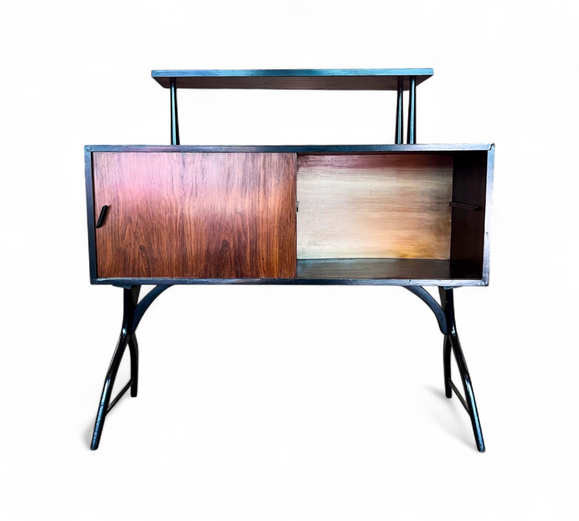 Brazilian Mid-century Modern Bar with Curved Shape in Two Woods, c. 1950s For Sale 1
