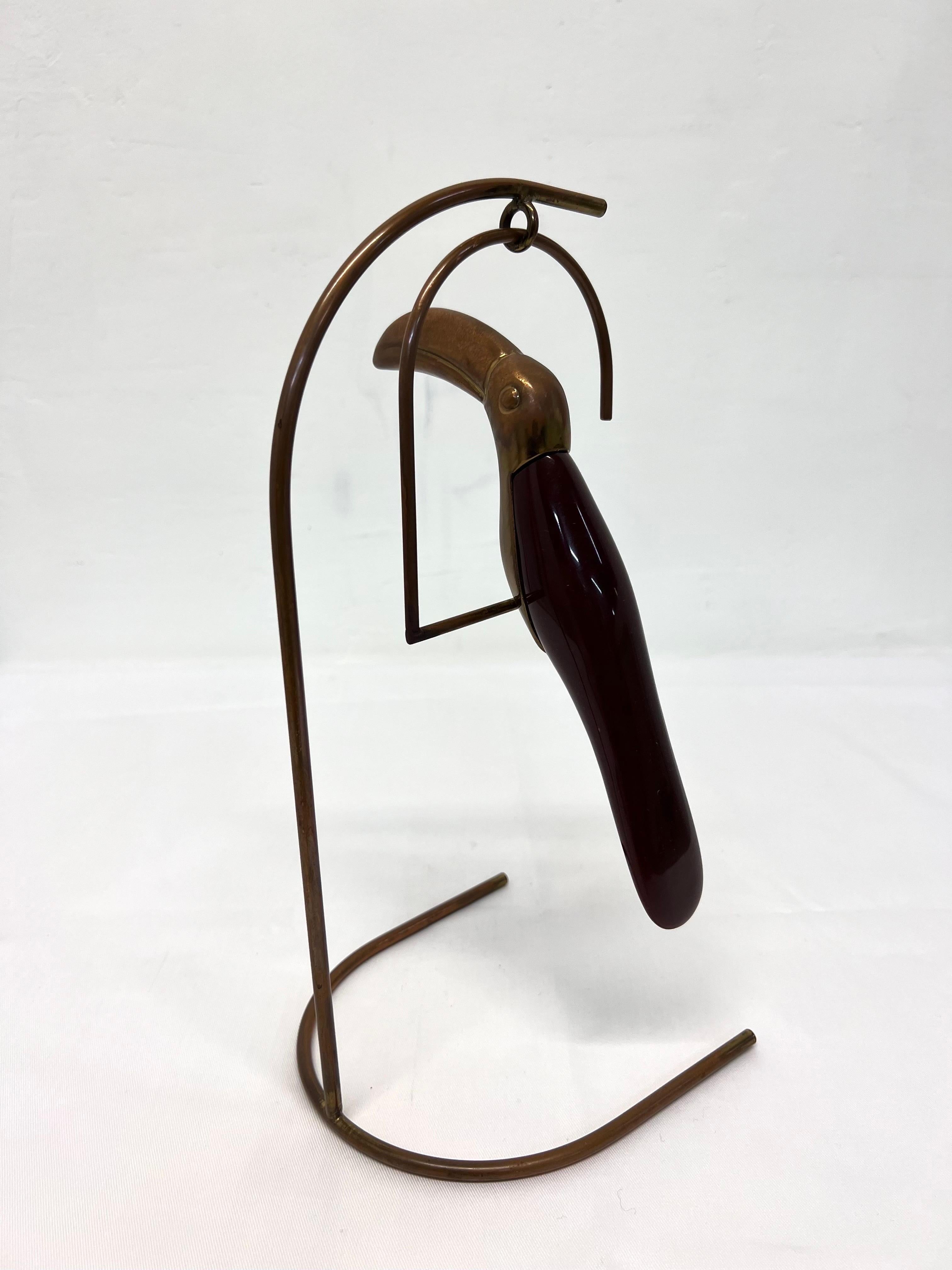 Brazilian Mid-Century Modern Brass and Resin Toucan on Stand, 1960s For Sale 1