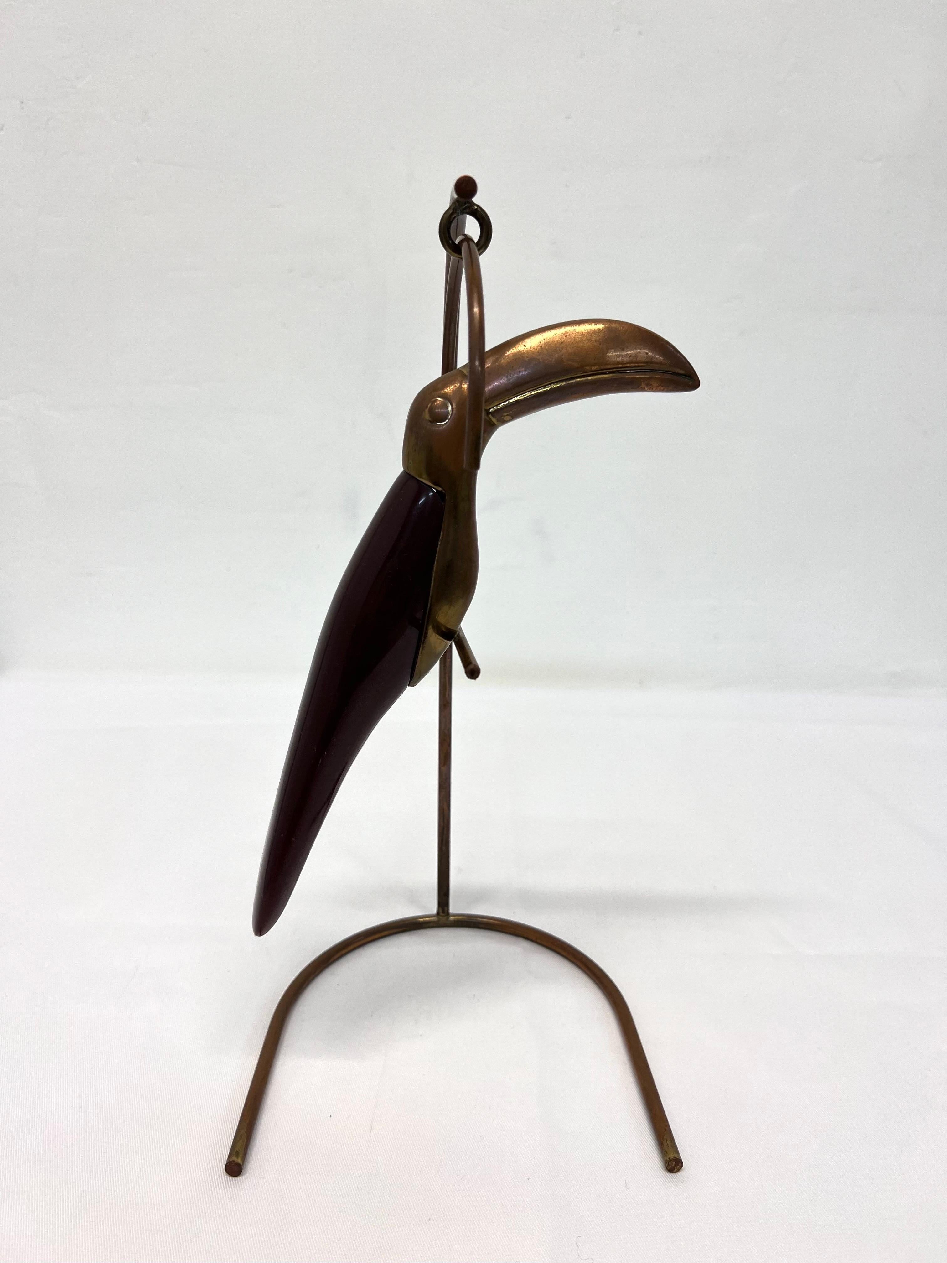 Brazilian Mid-Century Modern Brass and Resin Toucan on Stand, 1960s For Sale 4