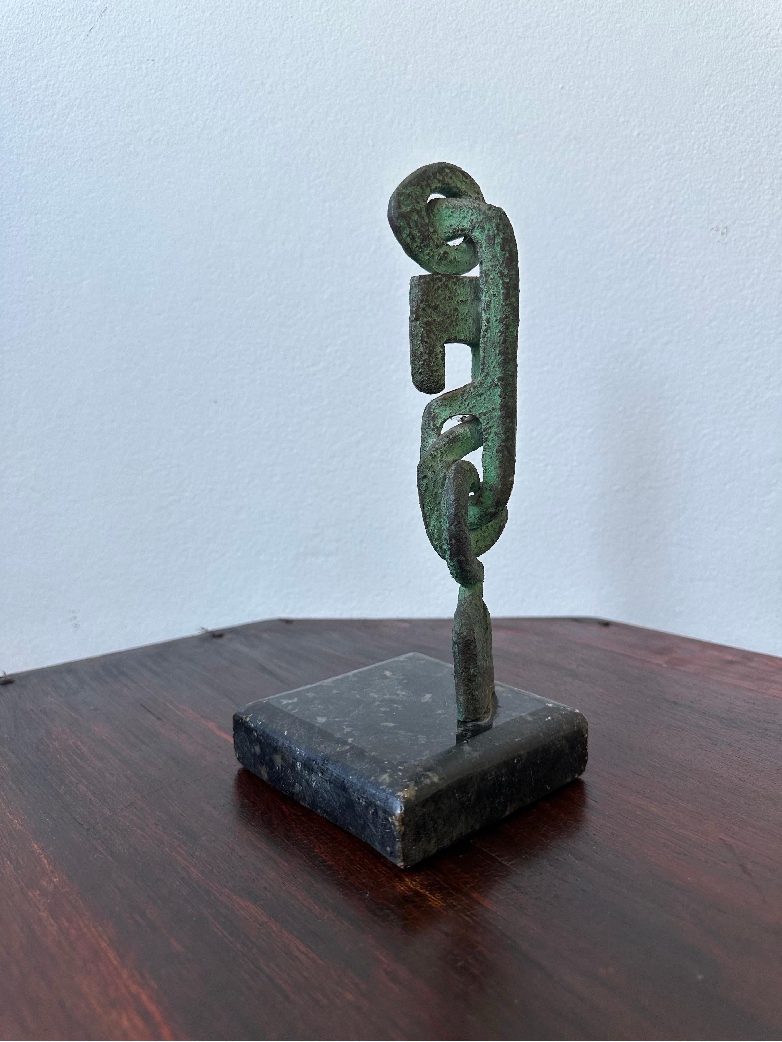 Sculpture abstraite brésilienne moderne du milieu du siècle dernier en bronze sur socle en granit, années 1960 Bon état à Miami, FL