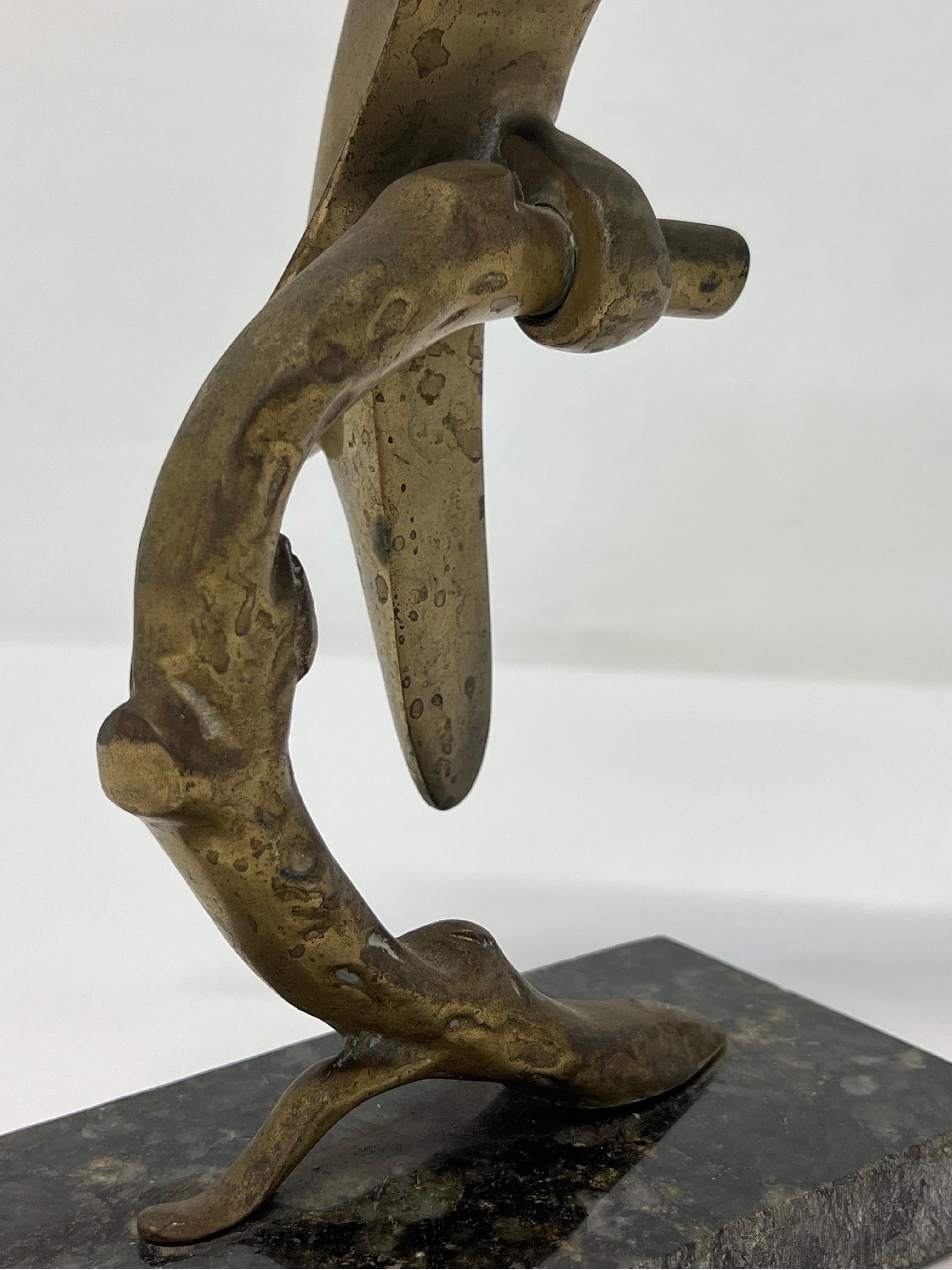 Sculpture de perroquet de Macao en bronze brésilien moderne du milieu du siècle dernier sur socle en granit en vente 5
