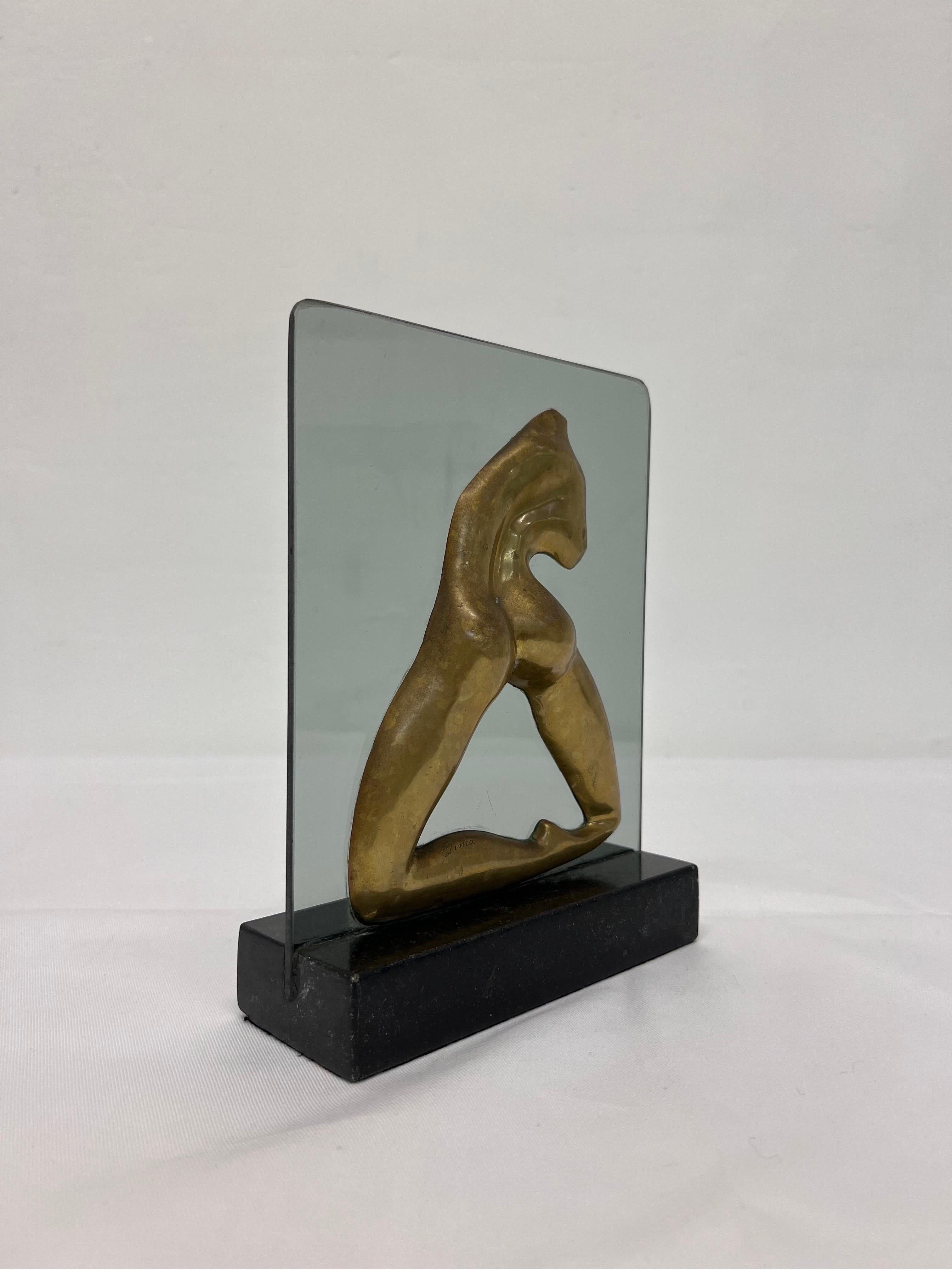 Brazilian Mid-Century Modern Bronze Sculpture on Glass and Granite Base, 1960s In Good Condition For Sale In Miami, FL