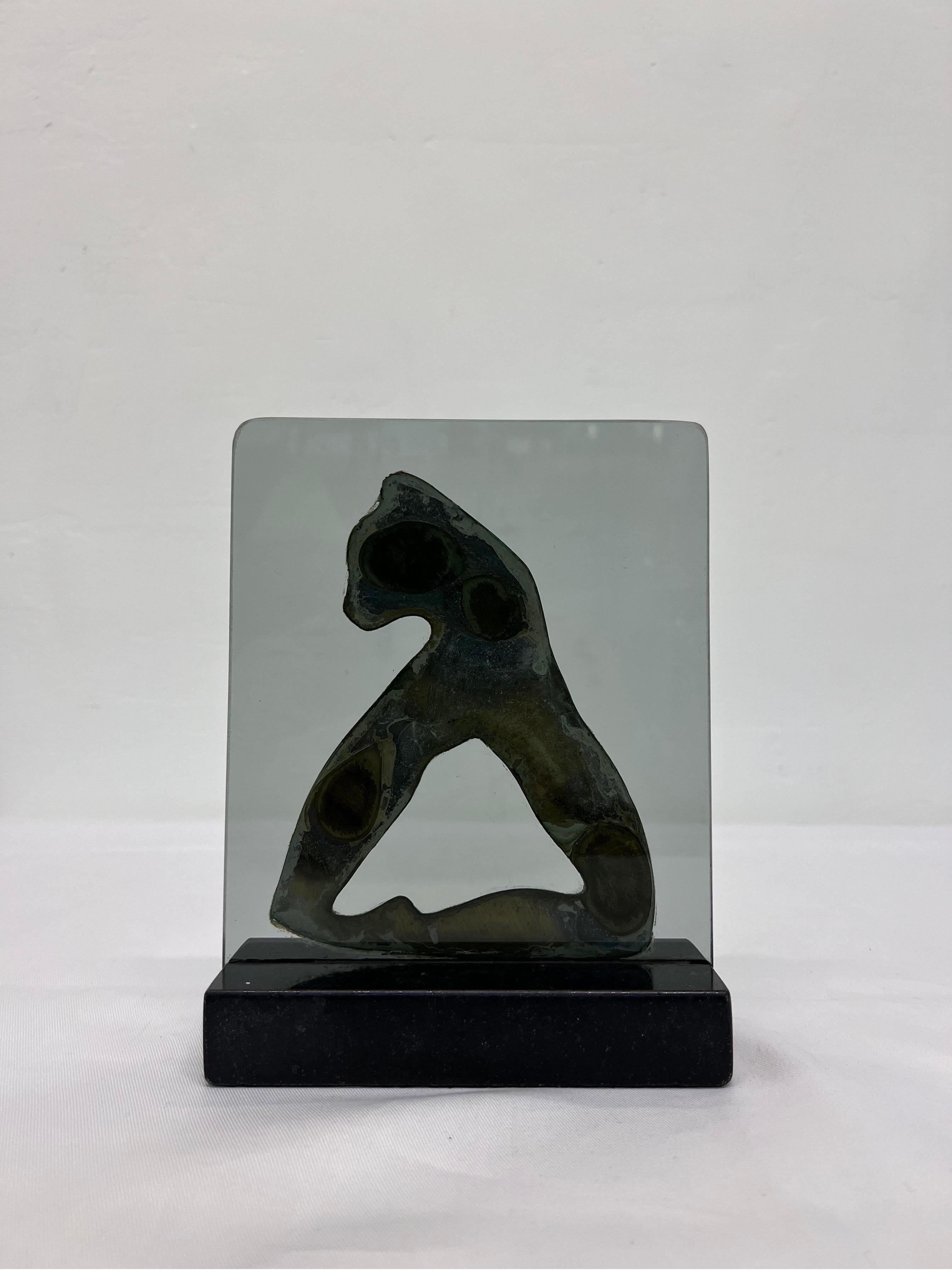 Brazilian Mid-Century Modern Bronze Sculpture on Glass and Granite Base, 1960s For Sale 1