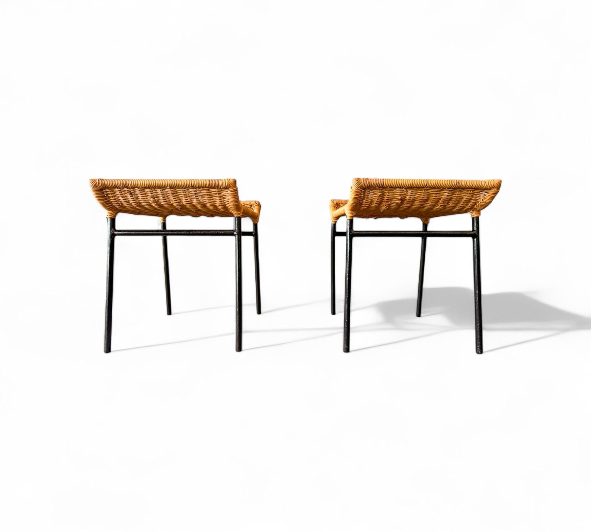 Brazilian Mid-Century Modern Caned Stools with Iron Frame, Carlo Hauner, 1950s (Rattan) im Angebot