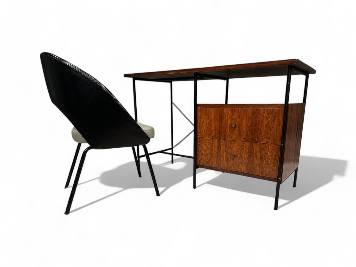 Brasilianischer moderner Schreibtisch aus der Mitte des Jahrhunderts mit Sessel, Geraldo de Barros für Unilabor (Moderne der Mitte des Jahrhunderts) im Angebot