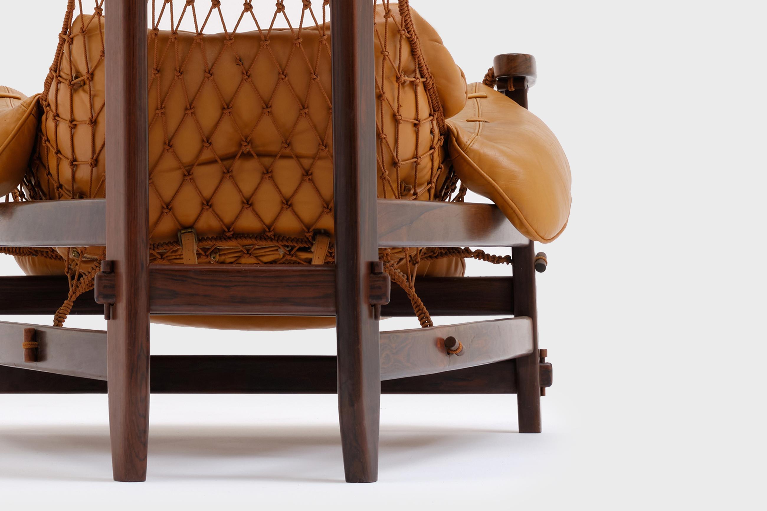 20ième siècle Chaise longue et pouf 'Jangada', brésilienne, moderne du milieu du siècle, par Jean Gillon