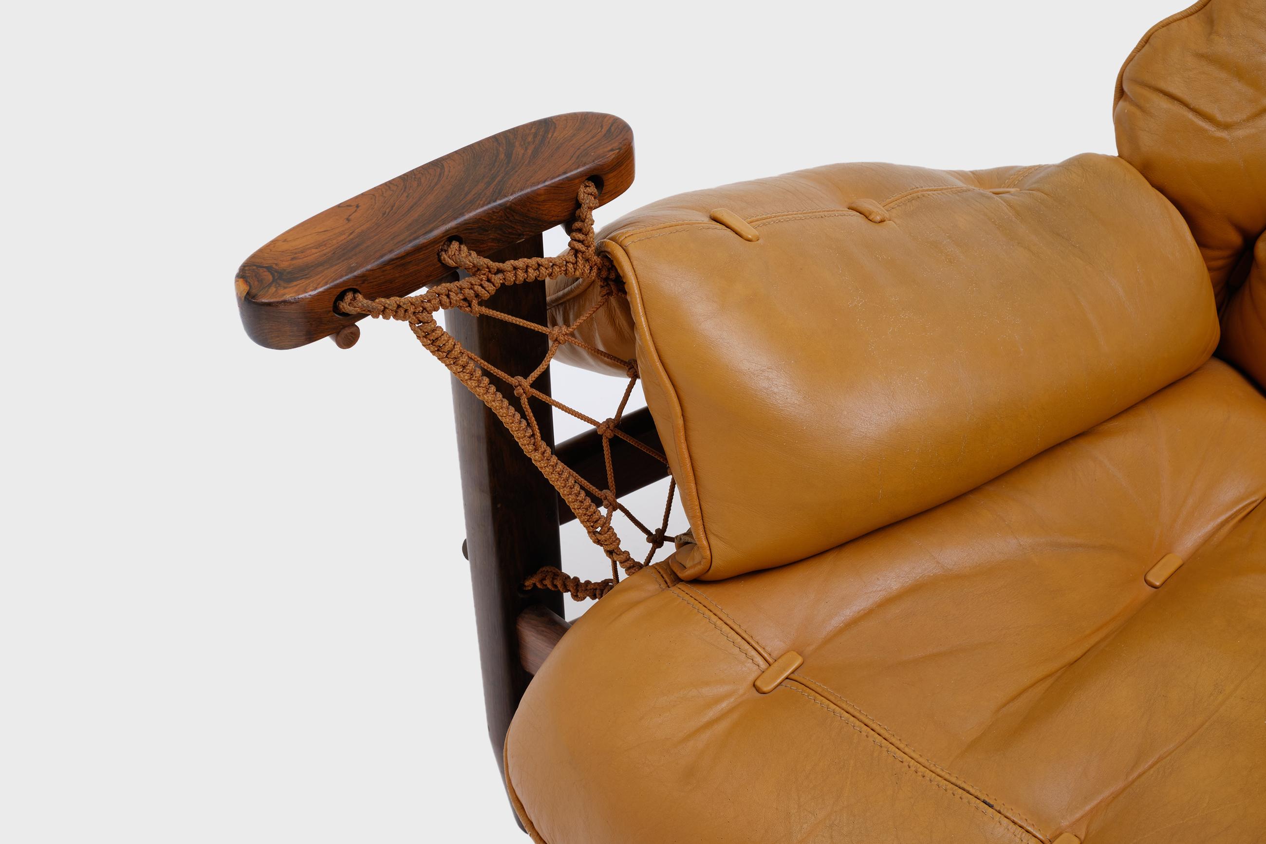 Cuir Chaise longue et pouf 'Jangada', brésilienne, moderne du milieu du siècle, par Jean Gillon